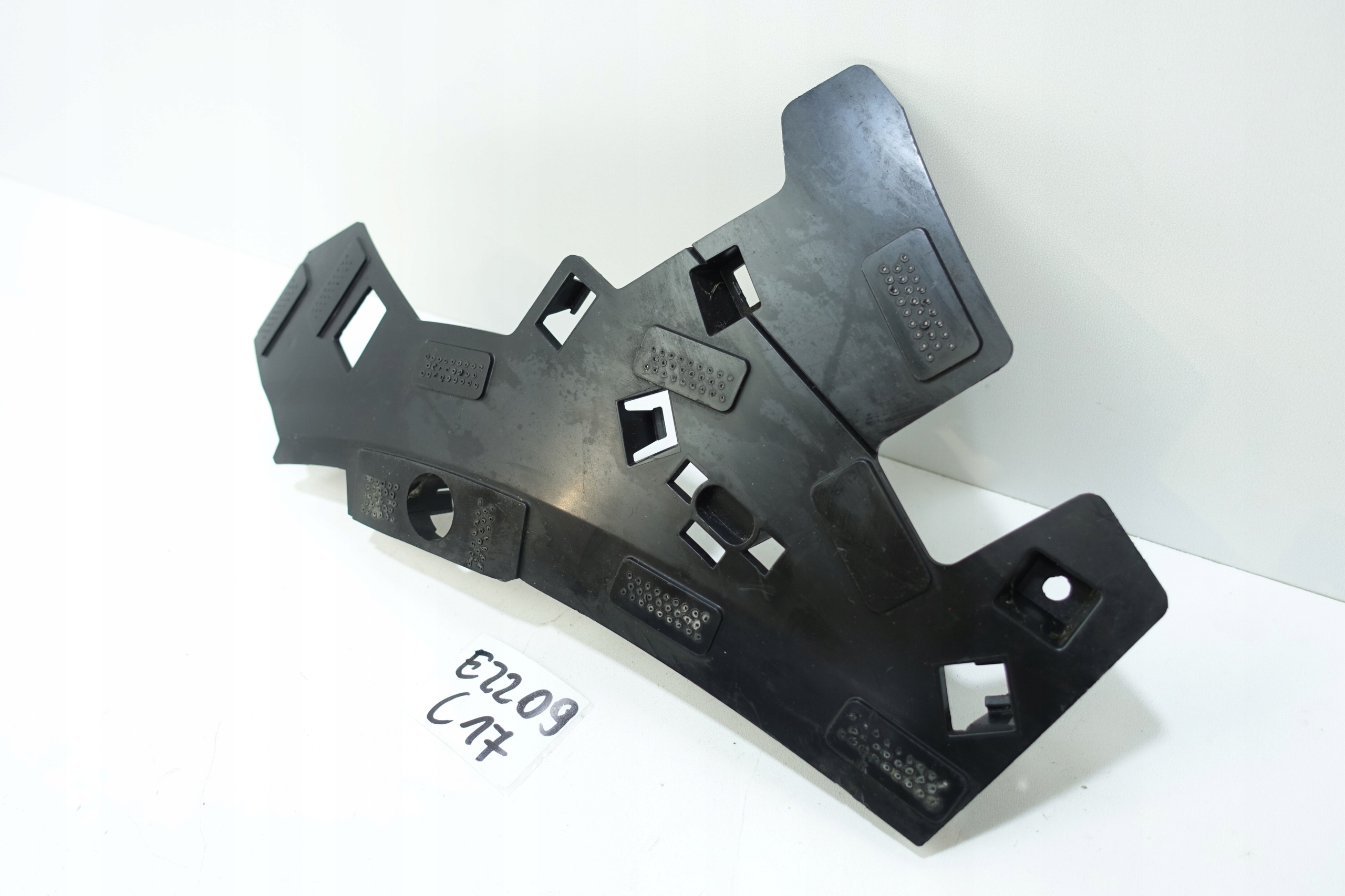 bumper bracket right front VOLVO S60 V60 18- 31663580