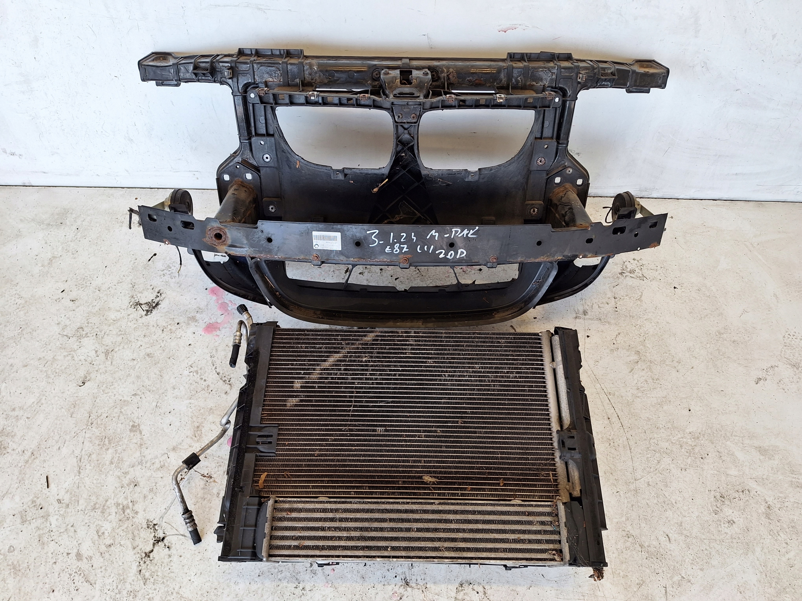 BMW a E87 LCI 08-12 stěna chladičů m-packet 2.0D