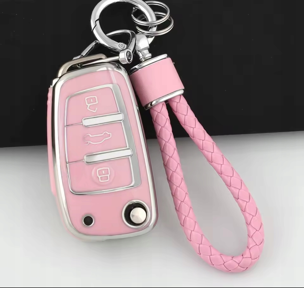 Etui case na kluczyk z brelokiem Audi A1 A2 A3 8P 8V A6 C6 Q3 Q7 Tt A4 B7