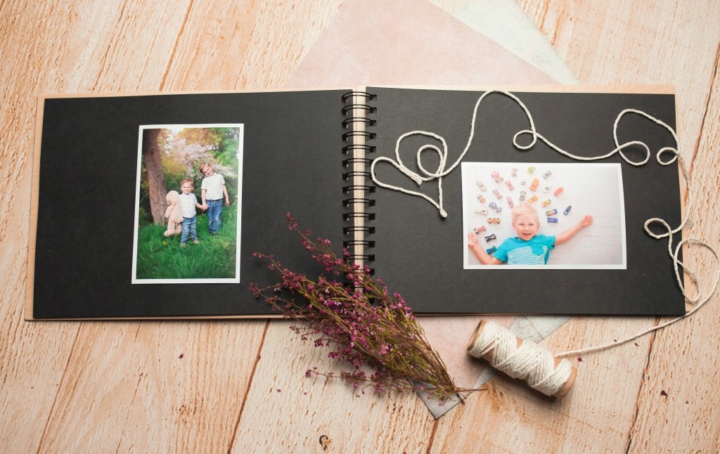 ALBUM DREWNIANY BAZA A4 POZIOM Producent Inna