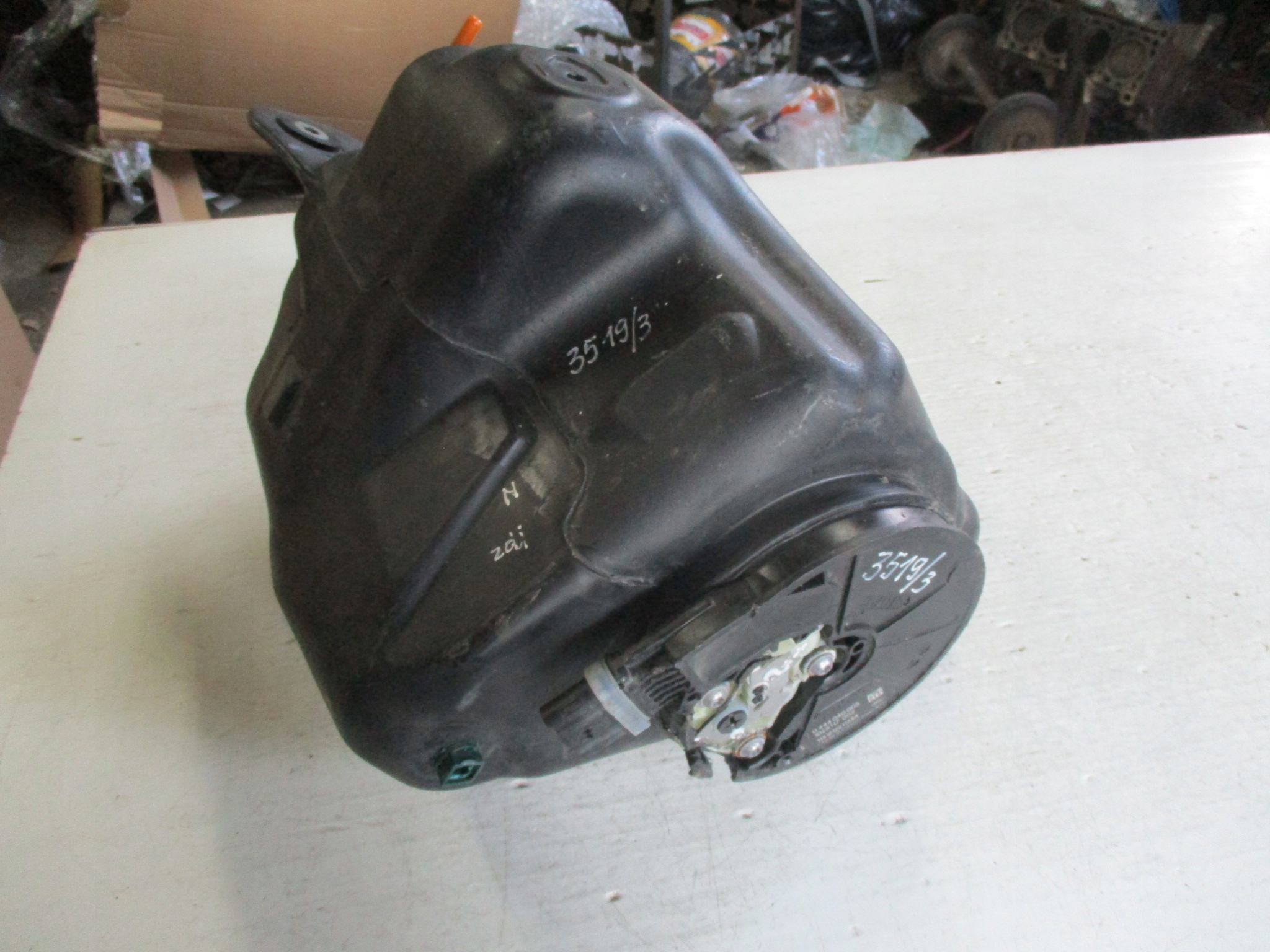 0444040005 - 3519/3 бак odblue насос MERCEDES C Клас W205
