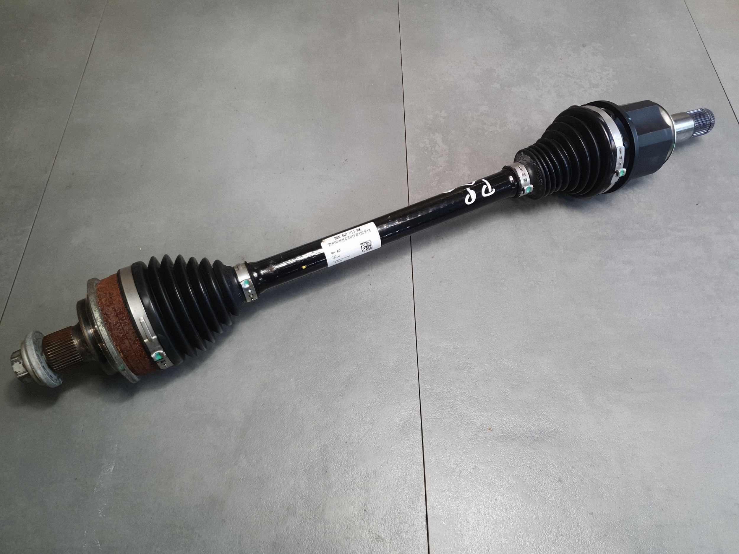 Audi SQ6 e-tron poluosovina prednji dio prednja 85E407271AK