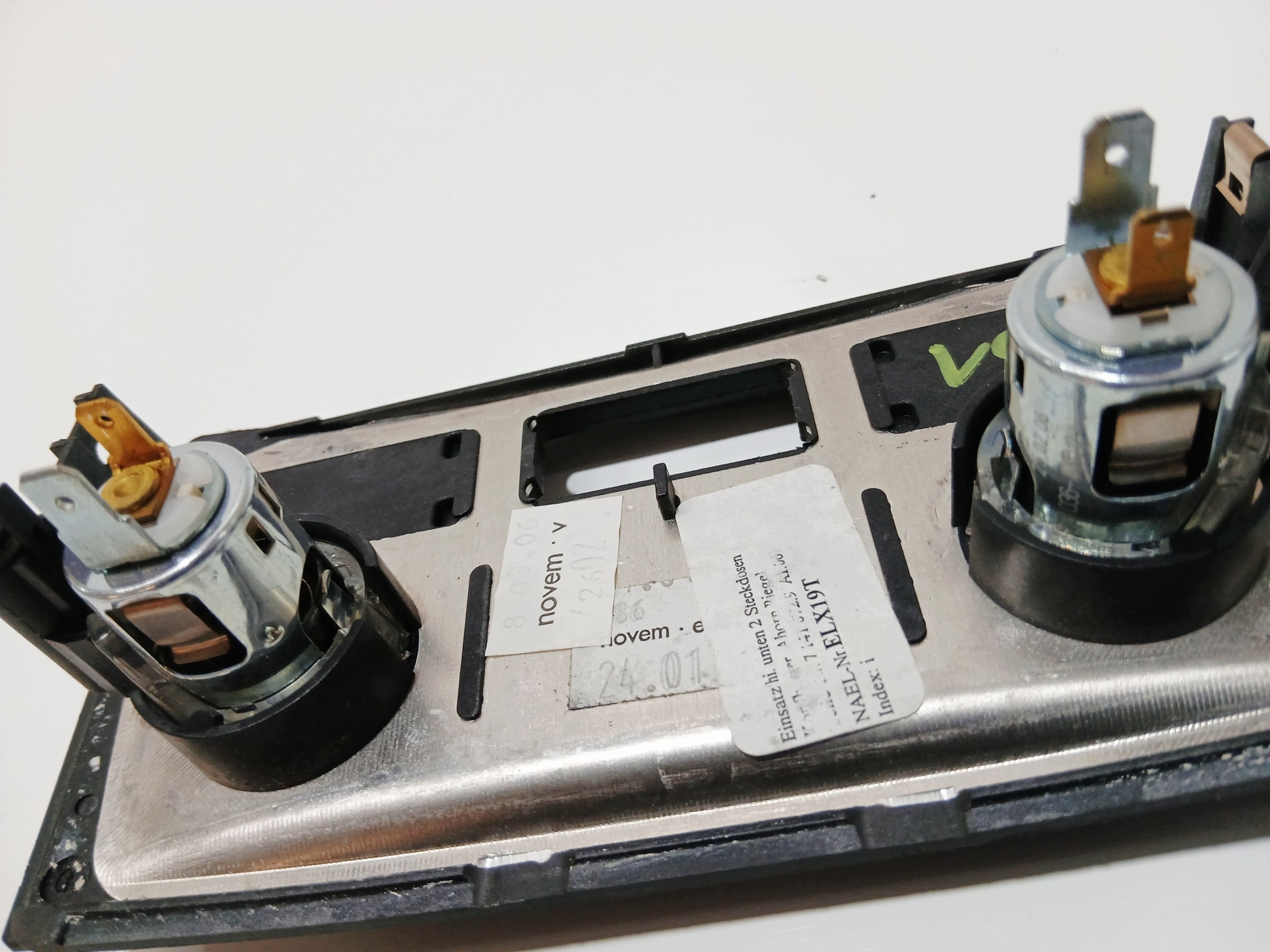 DEKOR adapter zapaľovača BMW E60 E61 OE 7141072 (0001358)