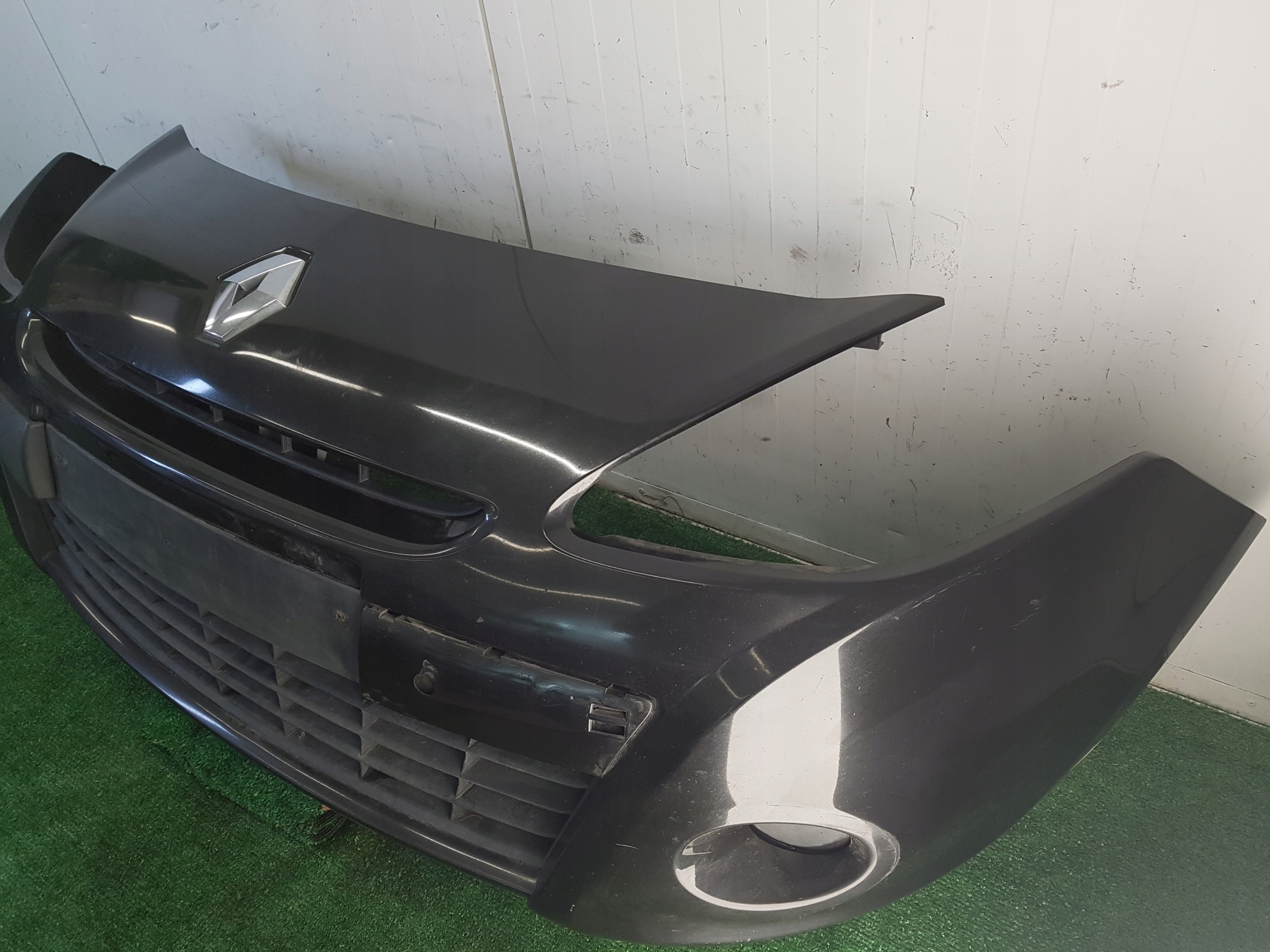 nárazník předek přední RENAULT CLIO 3 8200799930