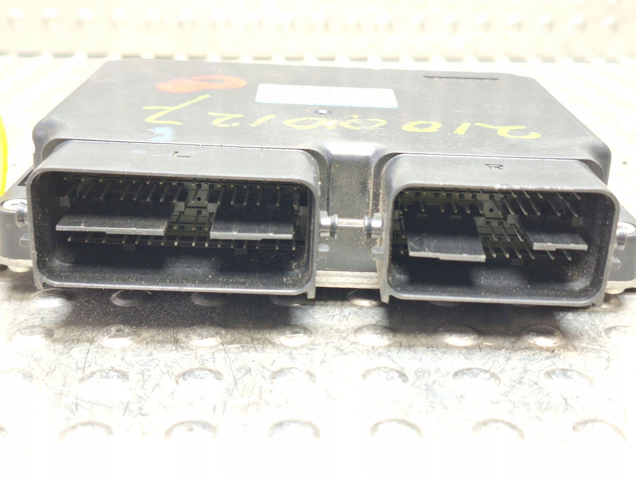 computer control unit of the engine MITSUBISHI ASX 1860C024