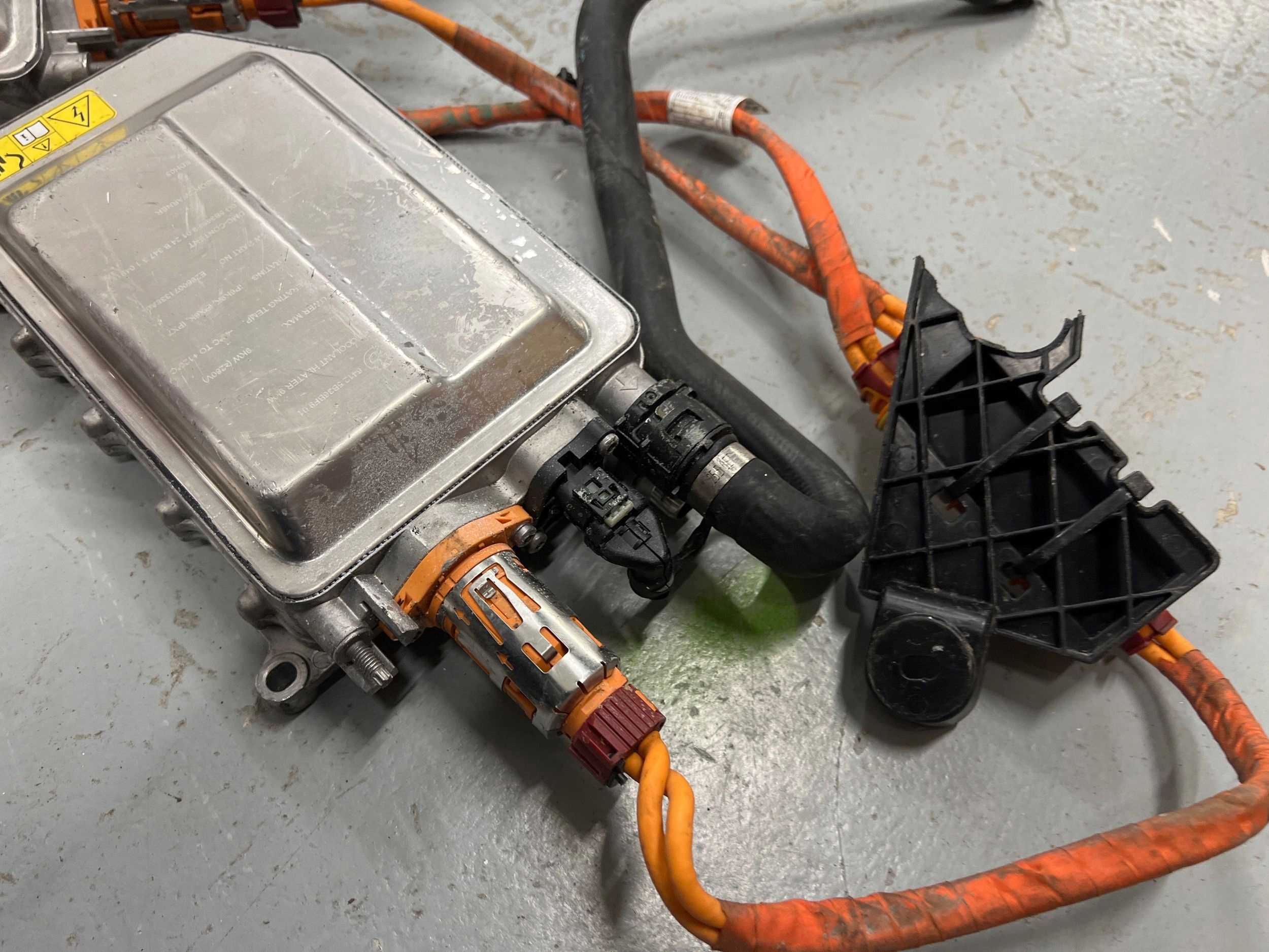 BMW i4 2024 моторчик вентилятора