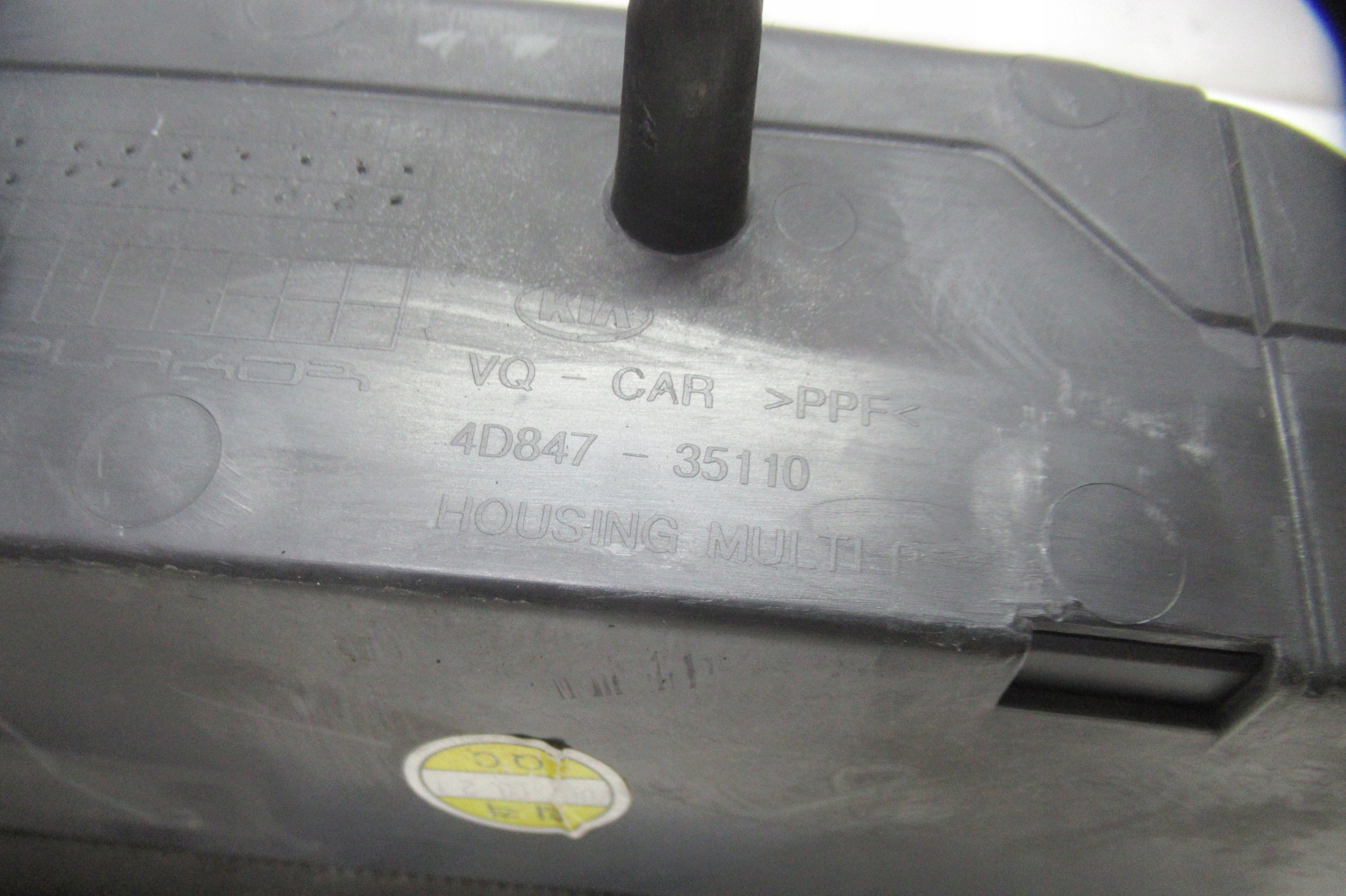 KIA CARNIVAL II 07R passenger compartment 4D847-35110