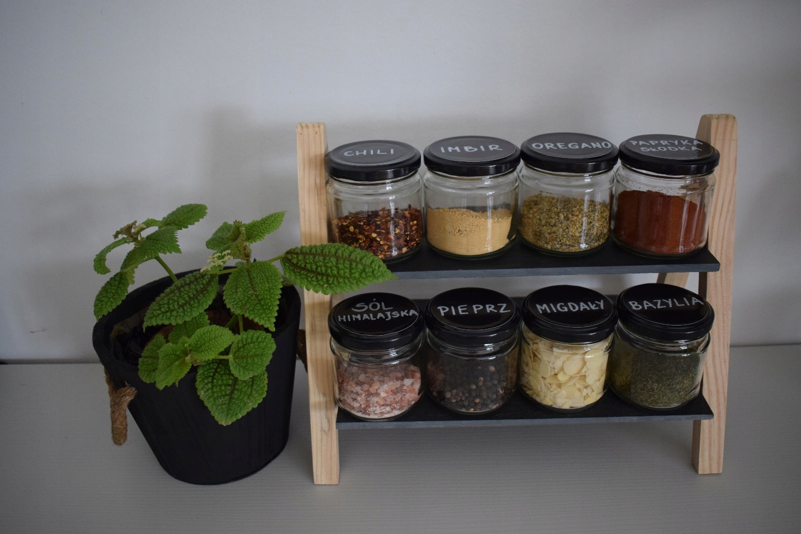 Naklejki, etykiety na przyprawy, słoiki 3,5 cm, 50 szt. z markerem Kolor czarny