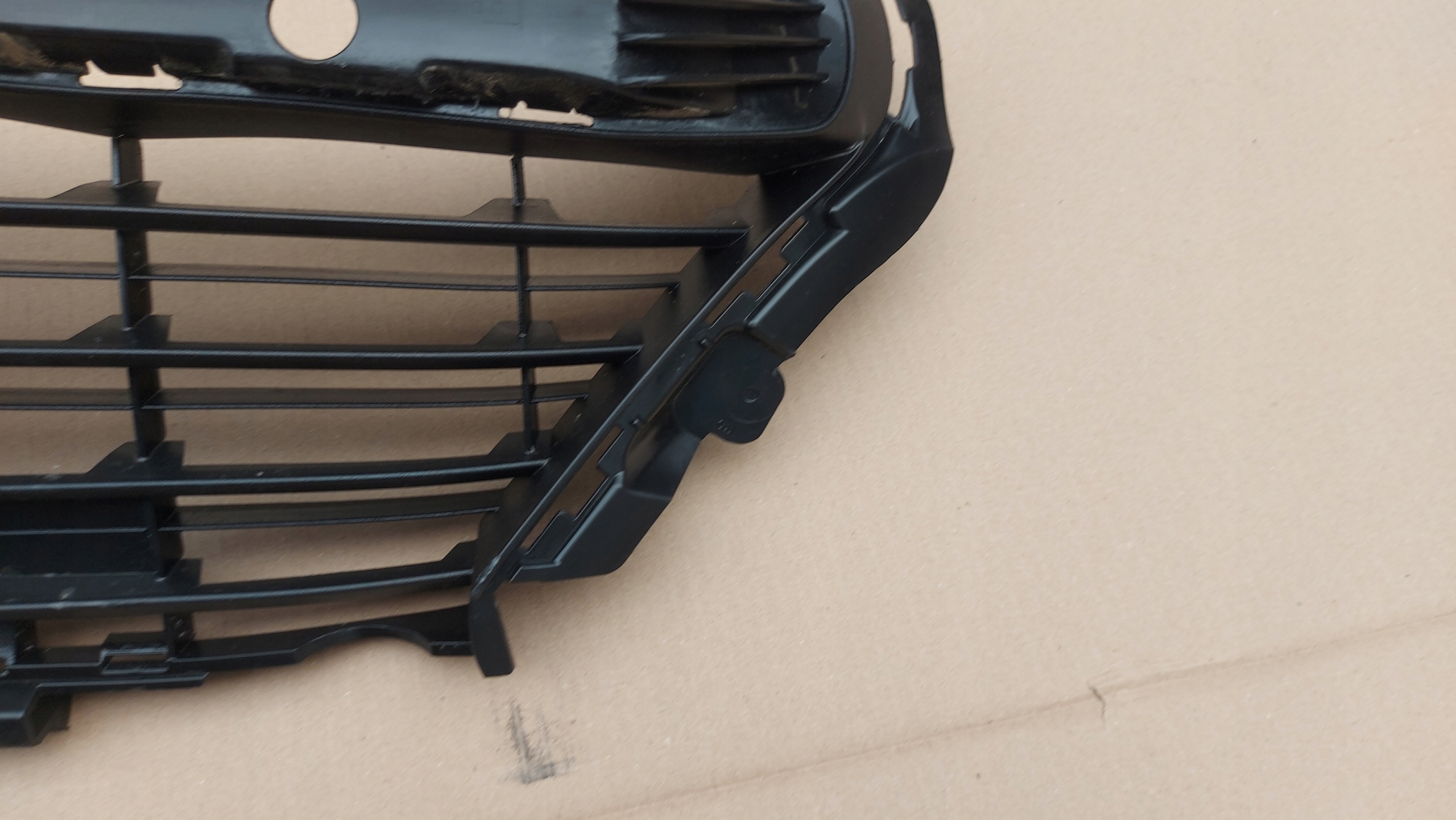 grid of a bumper central front front TOYOTA PROACE CITY OPEL COMBO E 18