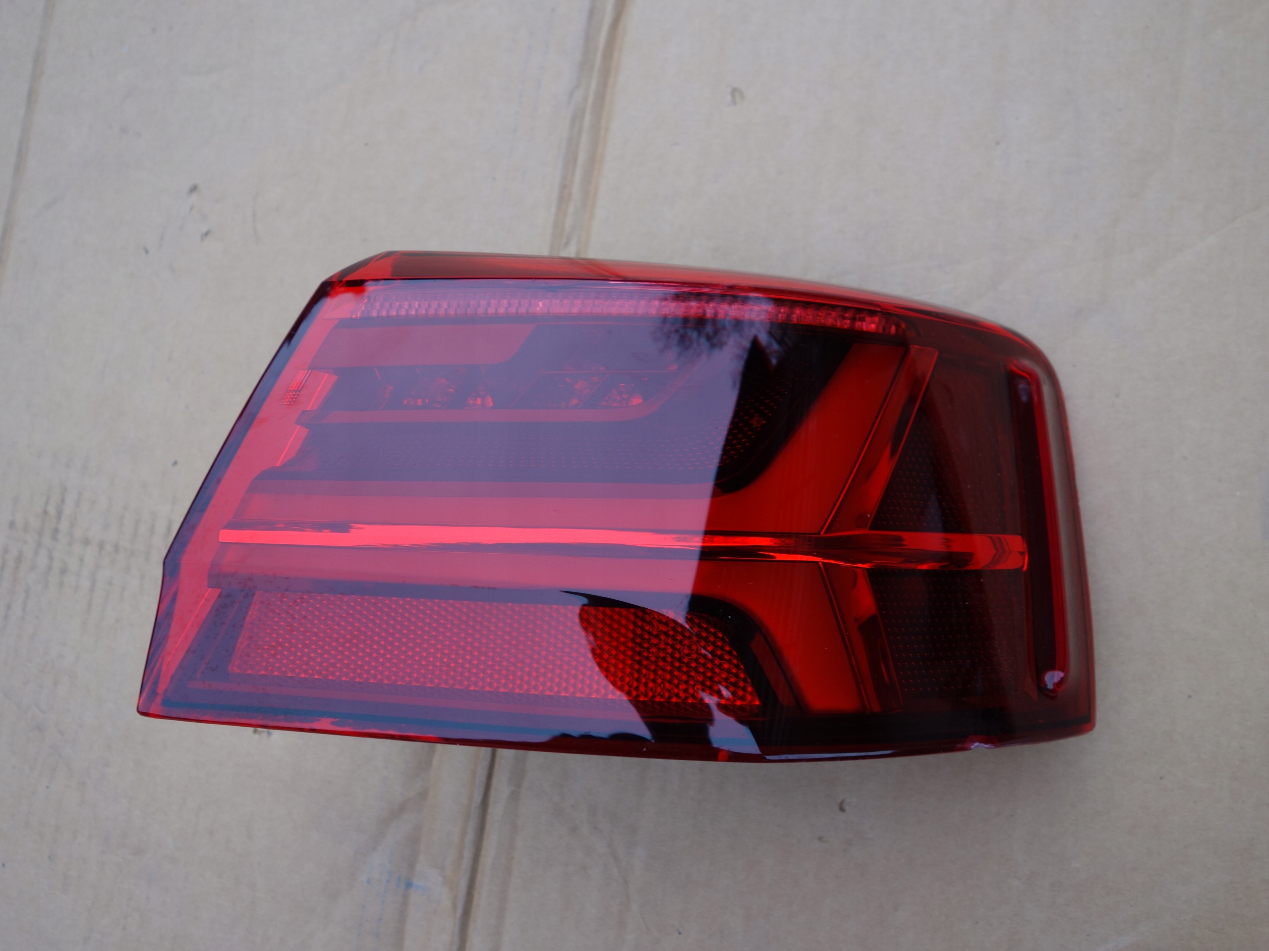 LAMPA TYLNA AUDI A6 C7 LIFT 4G5 SEDAN PRAWY TYŁ