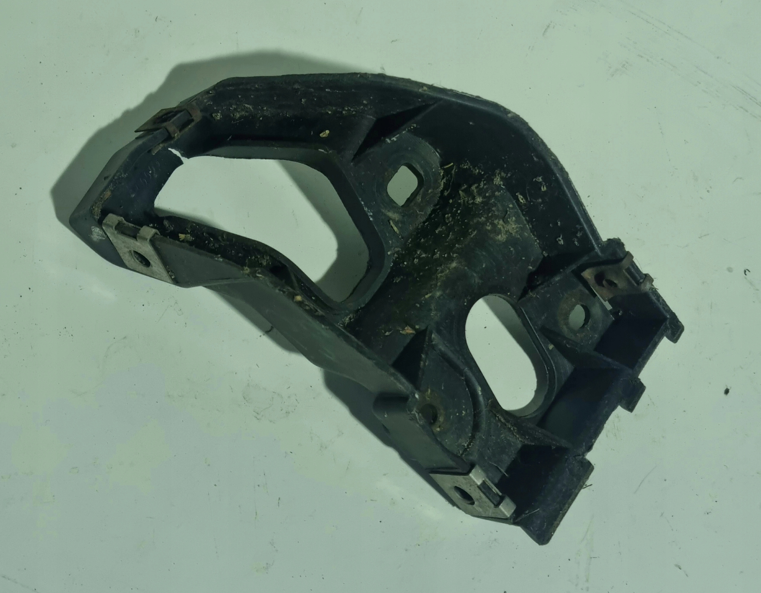 AUDI A4 B7 staffa Supporto parafango Anteriore Destra 8E0853922D