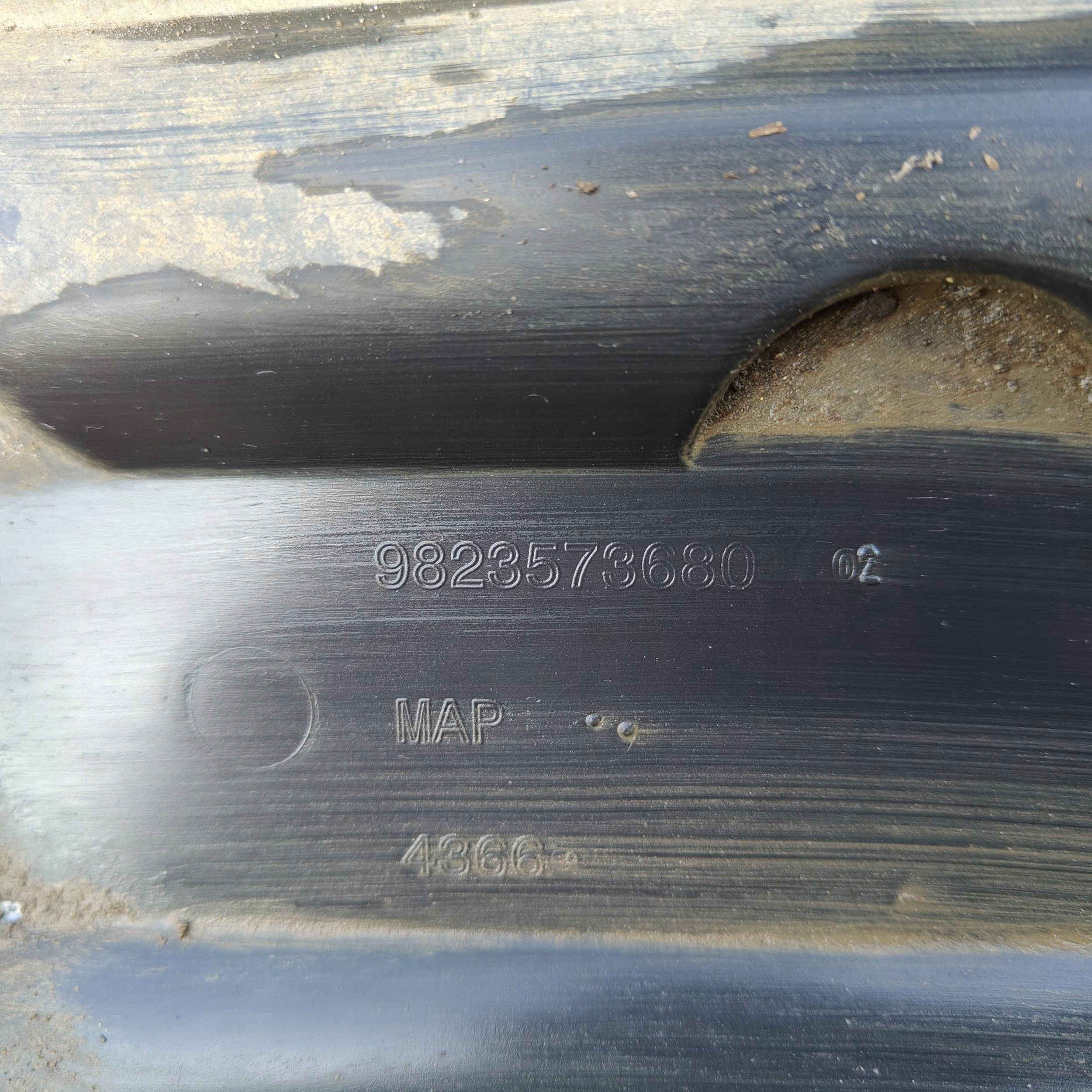 cover chassis side Peugeot 208 9823573680