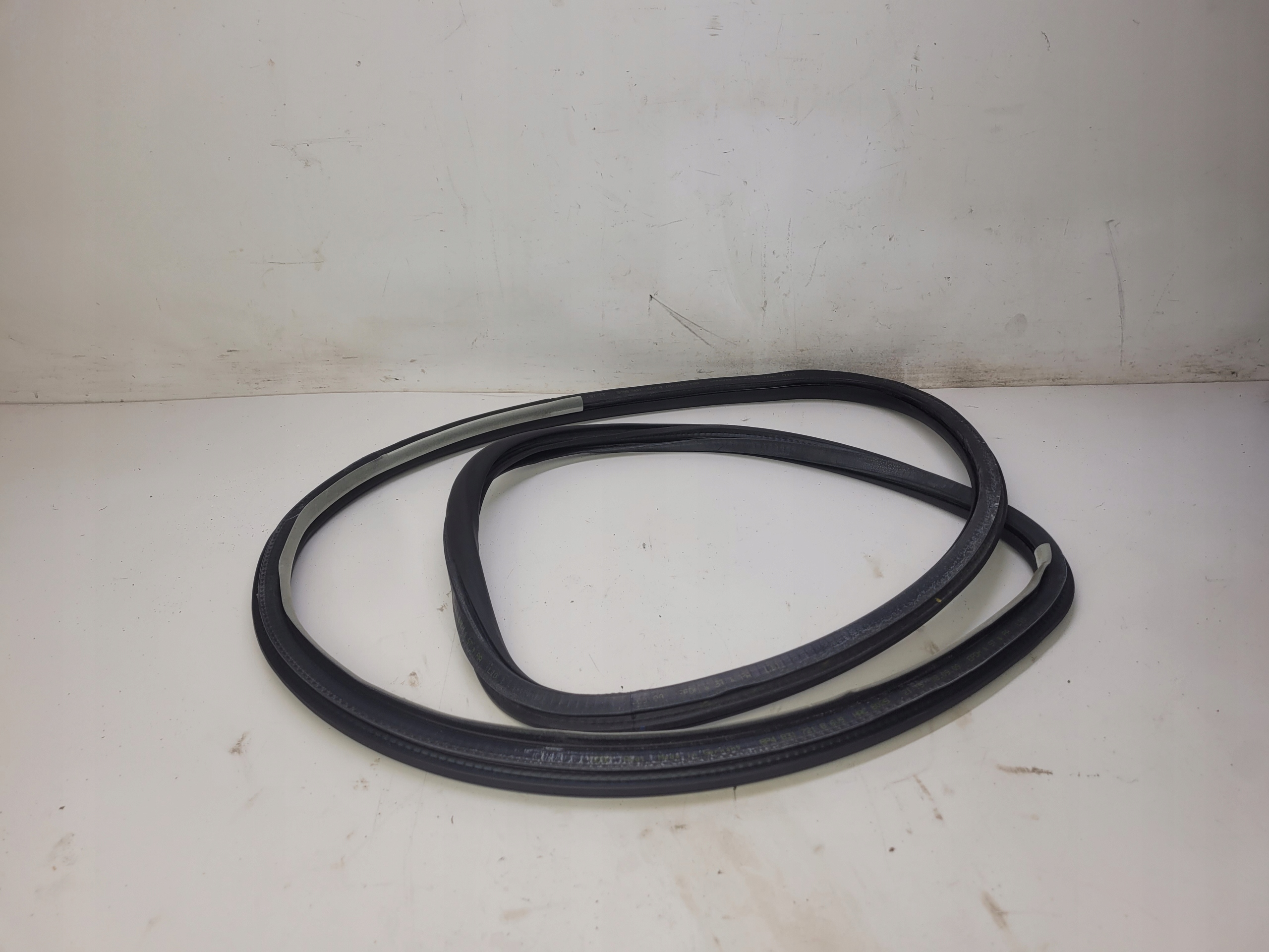 Ущільнення дверей ліве праве AUDI A3 8P4 8P4831721B