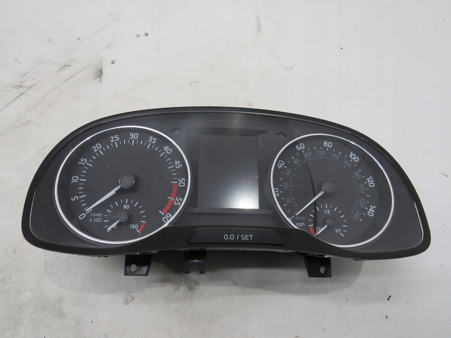 спидометр часы SKODA FABIA III 1.4 tdi 6V0920941A
