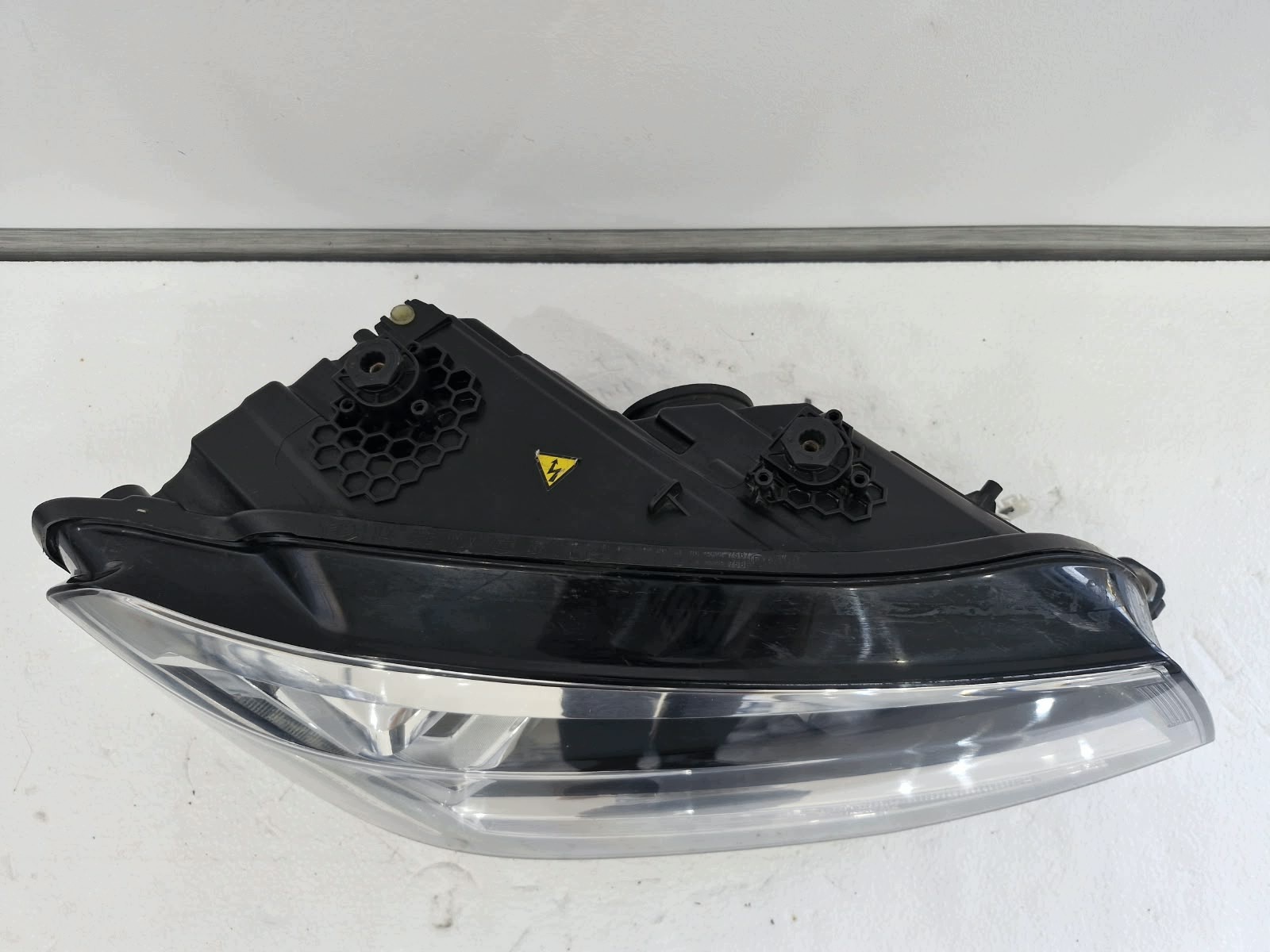 light right VW Caddy Bi-Xenon LED
