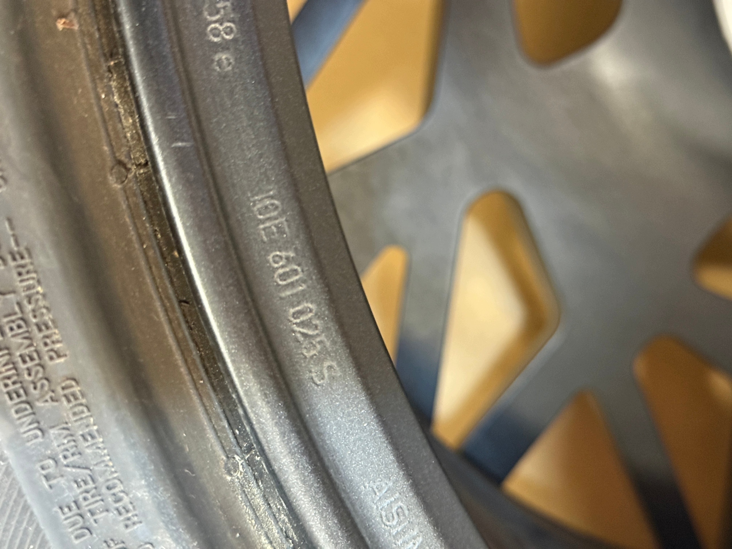 CUPRA BORN wheels discs 235/40R20 BRIDGESTONE