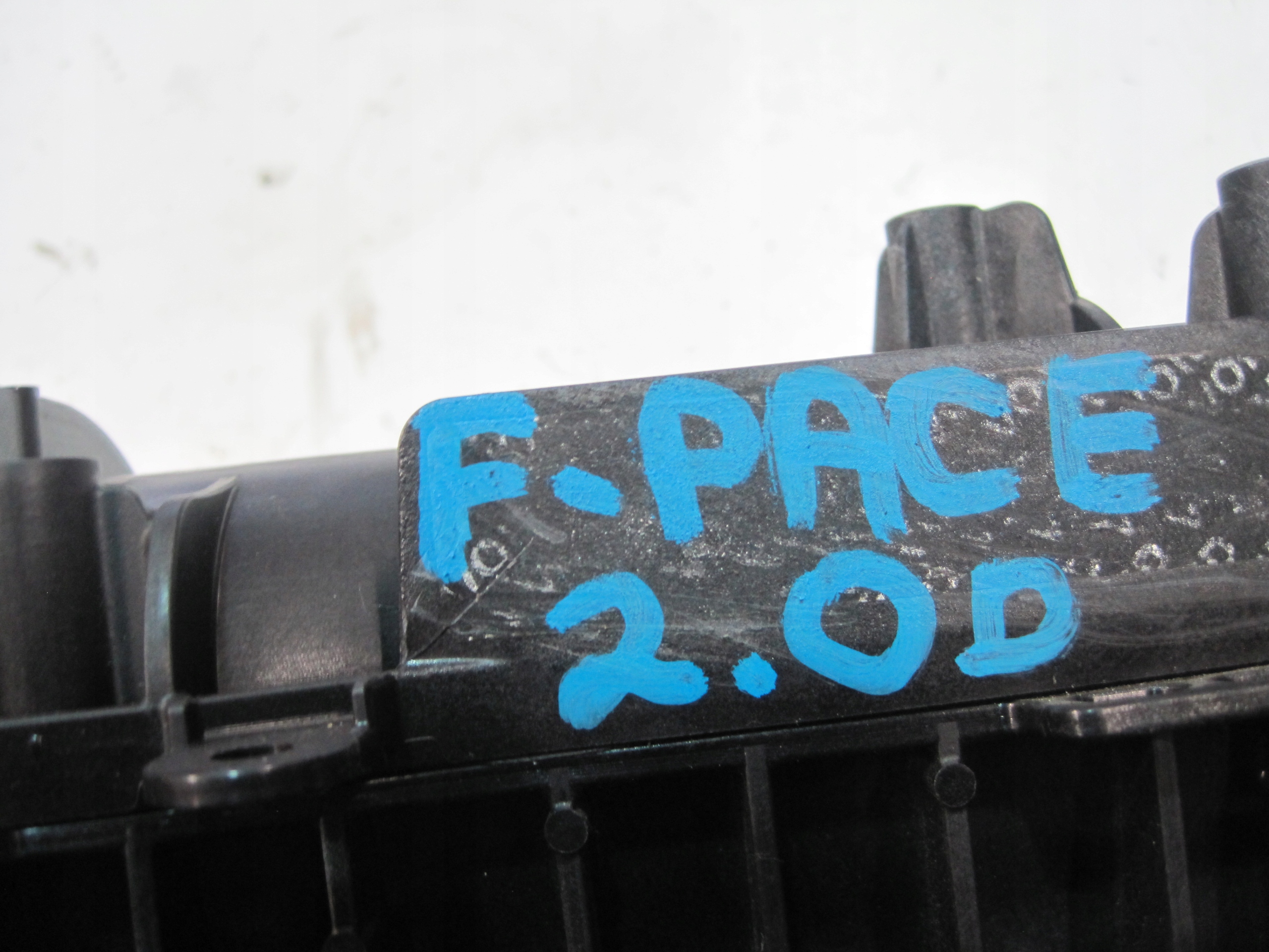intake manifold JAGUAR F PACE 23R M4D3-9424-AB