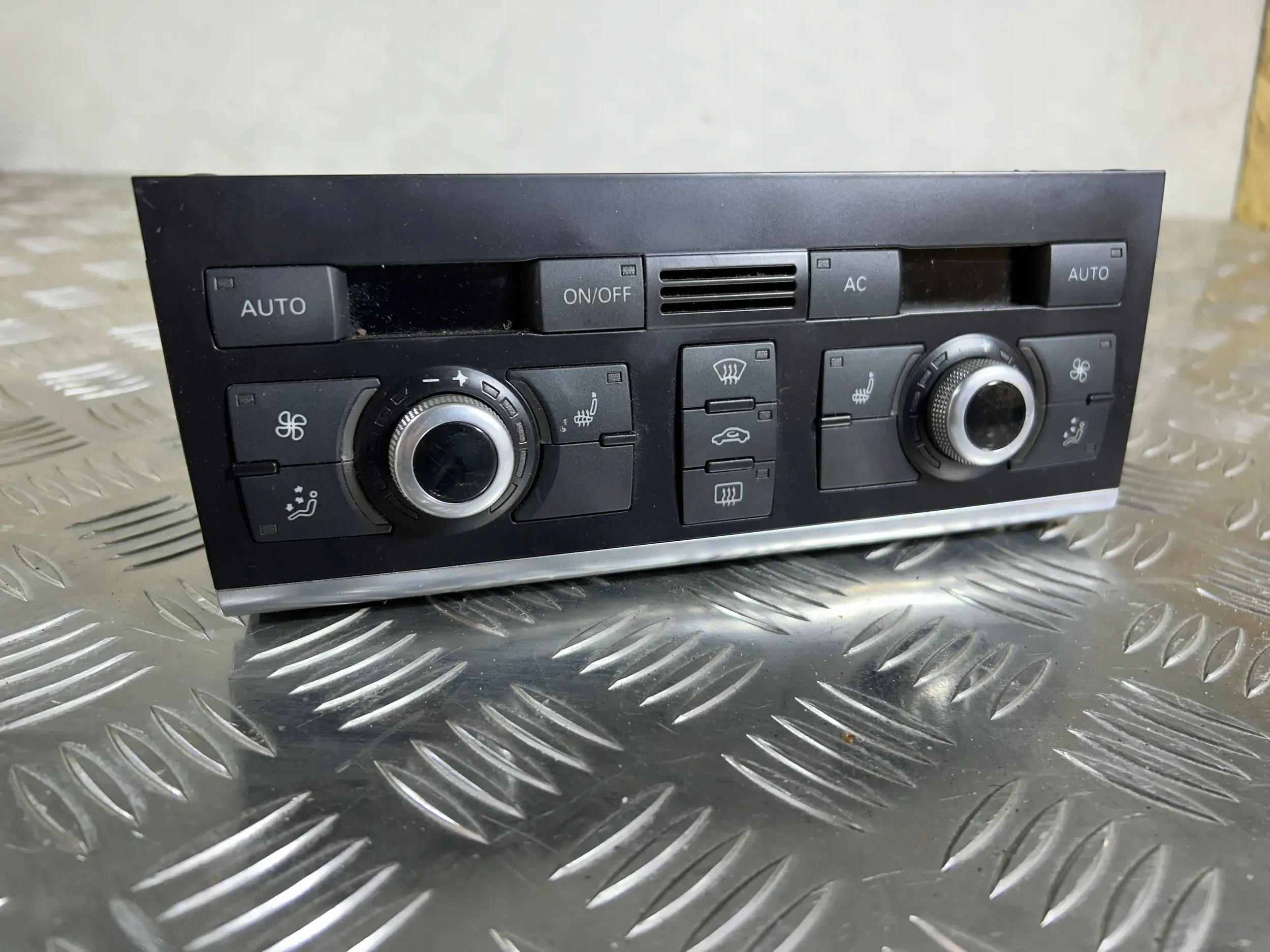 Unite commande clima Audi Q7 4L 4L0820043AB