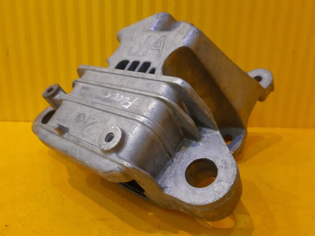 326F82 - Ford Focus MK4 1.0 лапа подушка двигателя