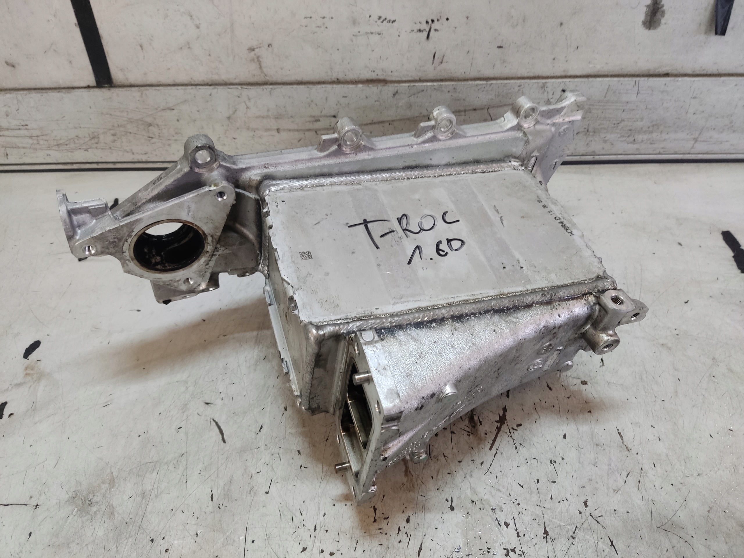 VW T-ROC ВСМОКТУЮЧИЙ КОЛЕКТОР 1.6 TDI