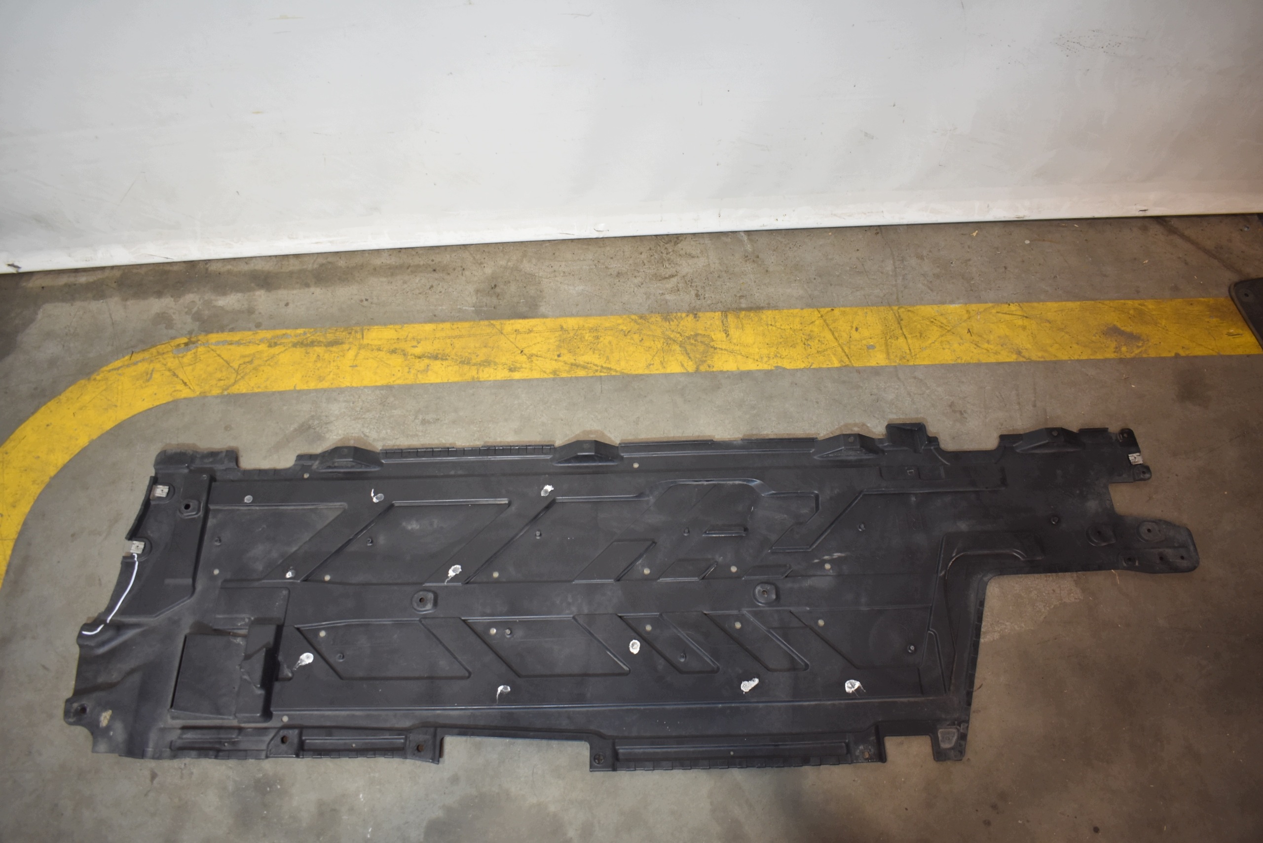 Blende Abdeckung Unterfahrschutz abdeckung rechts MERCEDES CLA W118 1