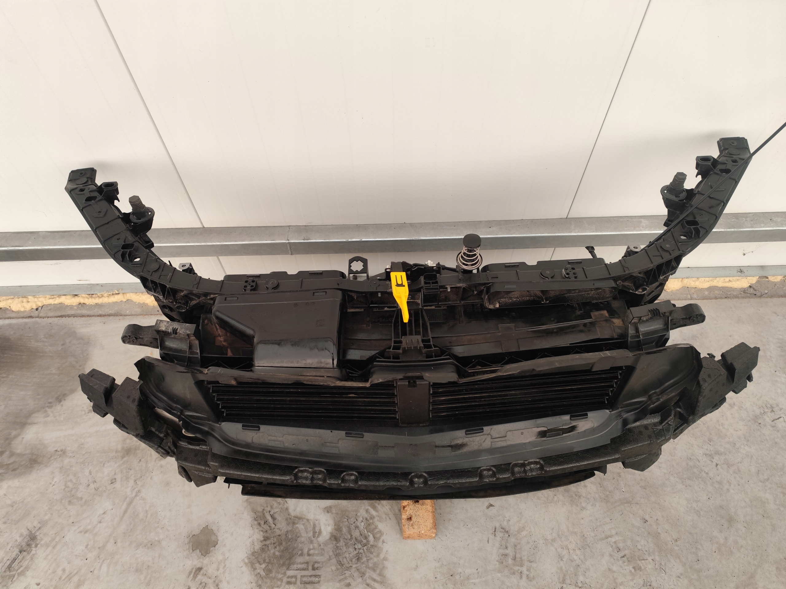MERCEDES GLB 247 support panel for radiators complete radiator