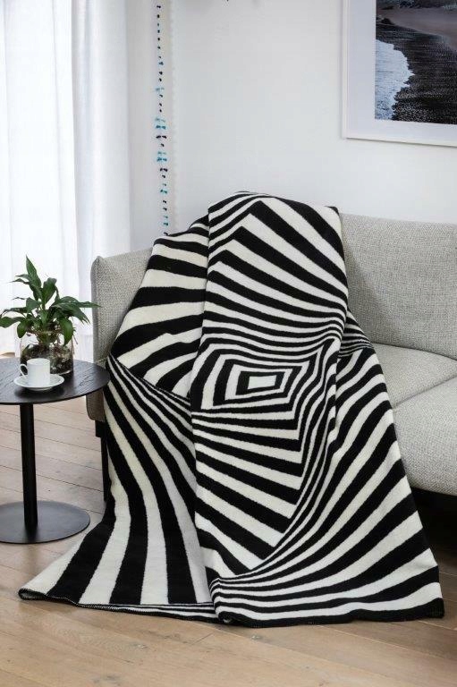 Akrylová bavlněná deka 150x200 1707/1 geometrie černá bílá přehoz pléd