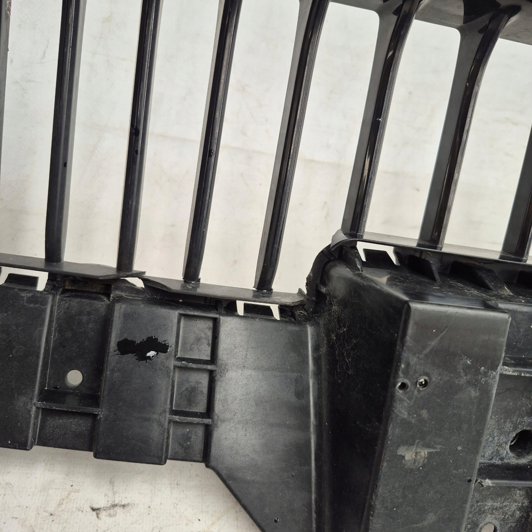 ROEWE i5 MG 5 EV LIFT 21- grid of a bumper front front 10854292