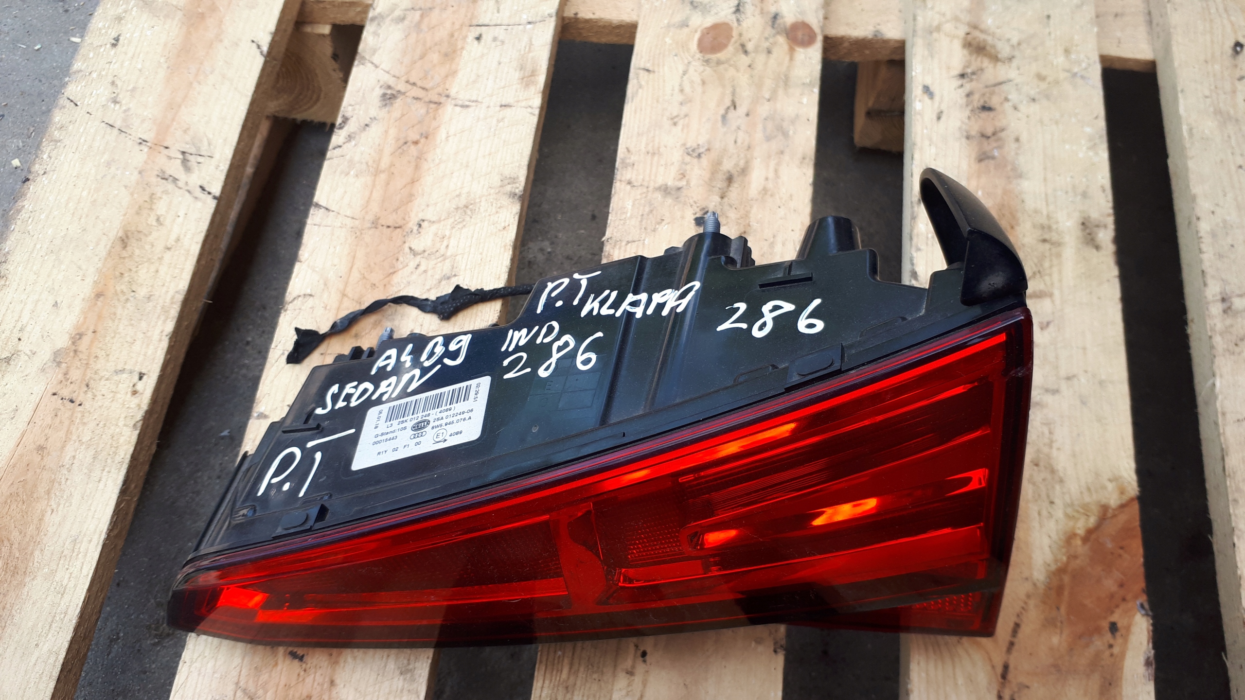 A4 B9 8W light right right rear part sedan 8W5945076A