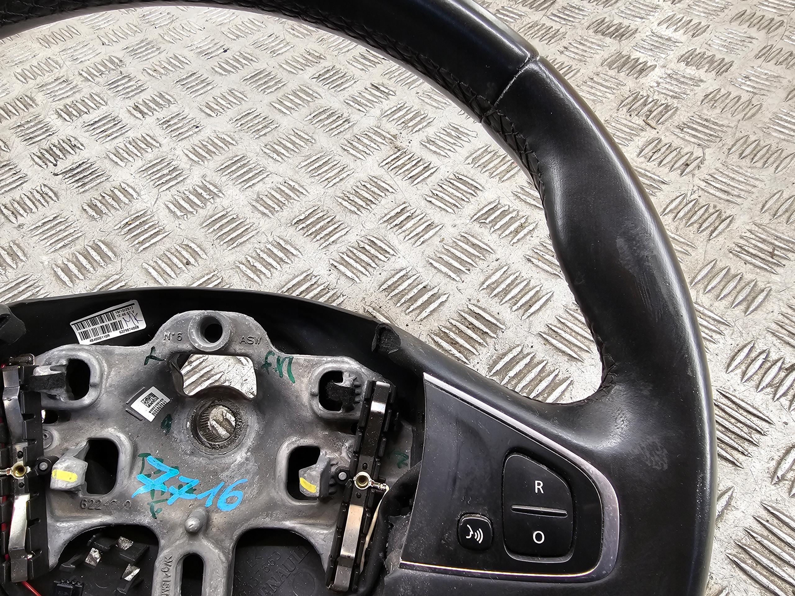steering wheel, RENAULT CLIO IV LIFT CAPTUR leather 6337663A