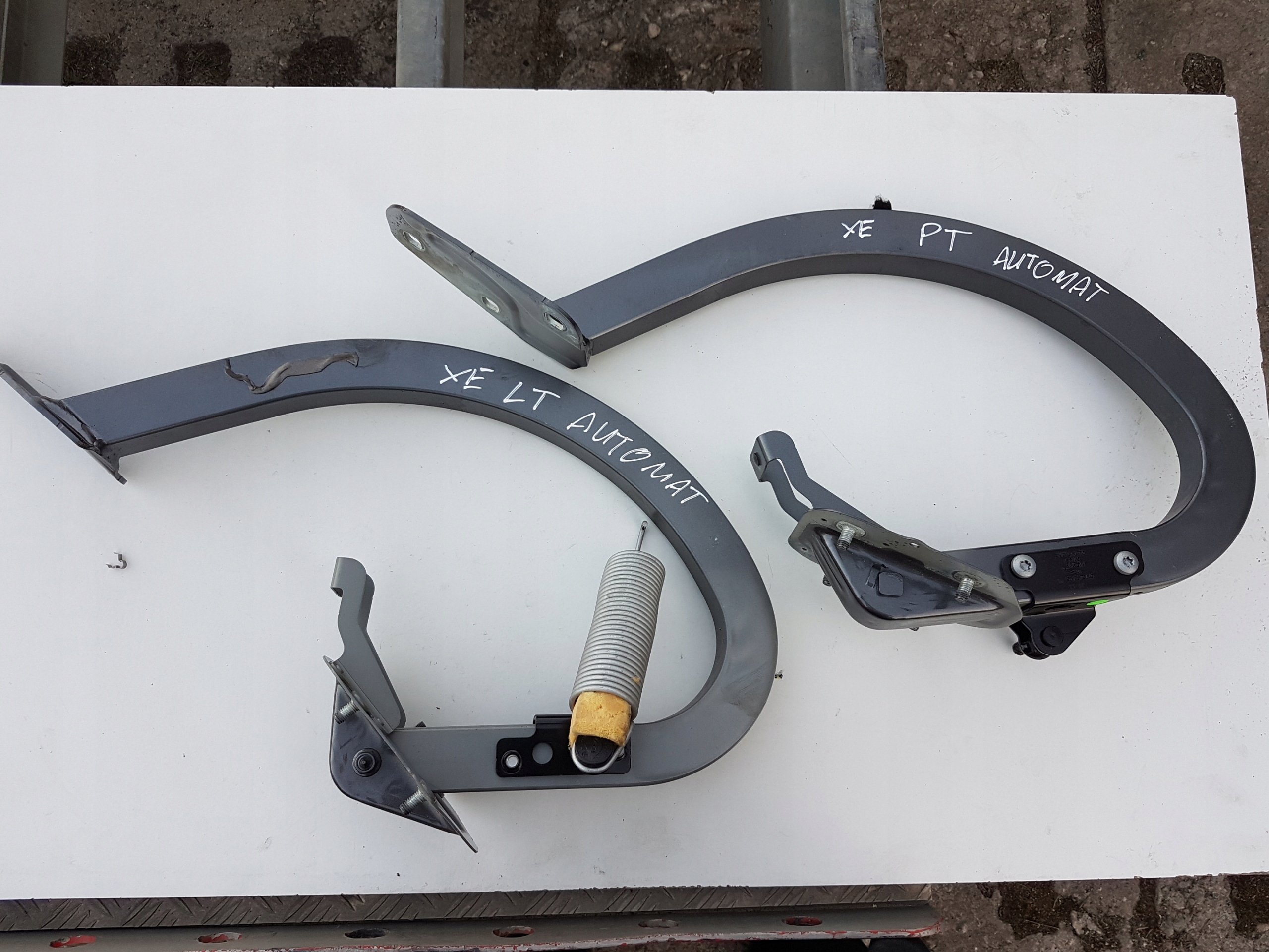 GX73-430B57-AC - Петля закрылка задняя левая JAGUAR XE X760 15-19