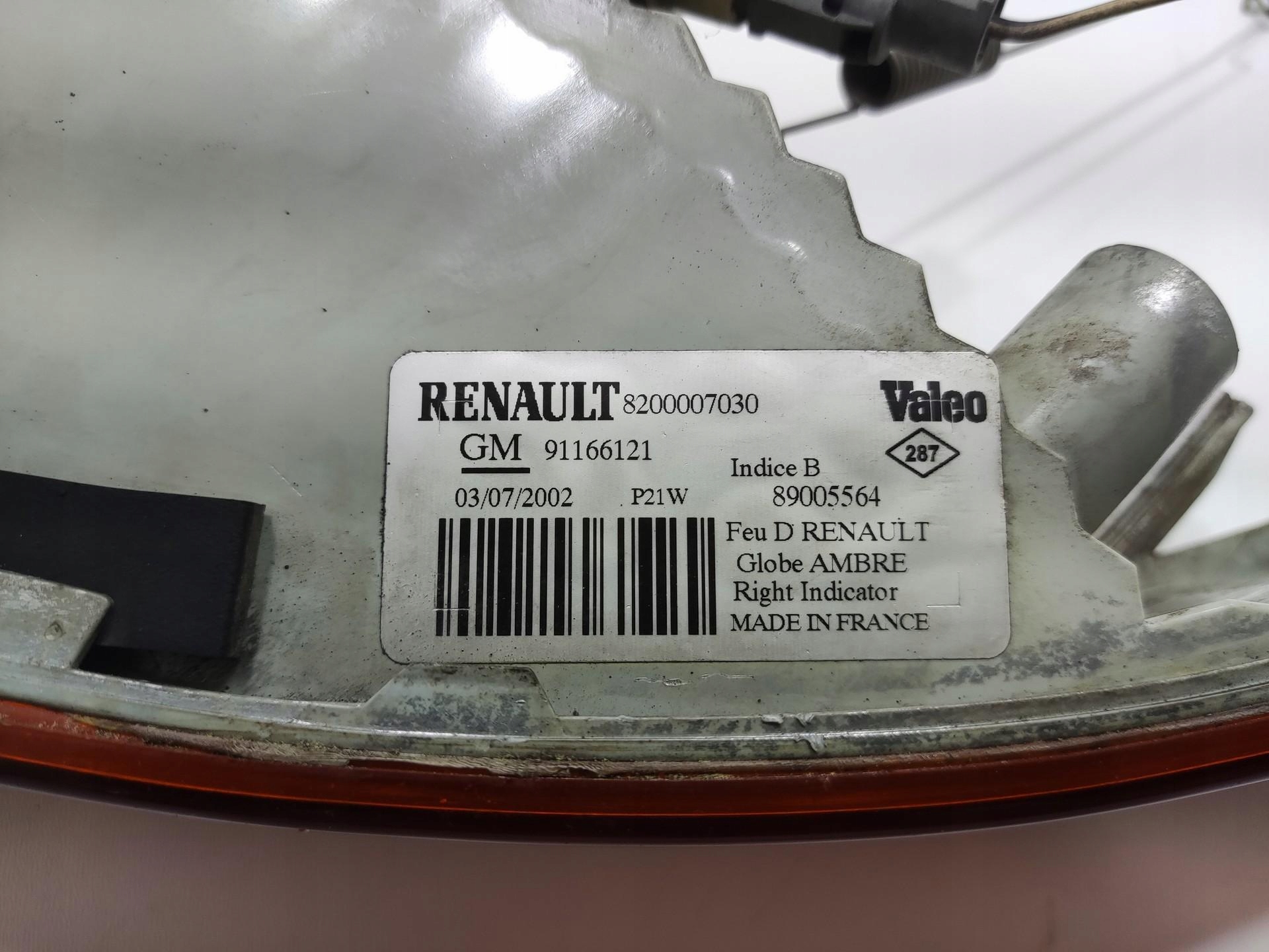 indicator right front RENAULT TRAFIC II OPEL VIVARO A 01-06 8200007030