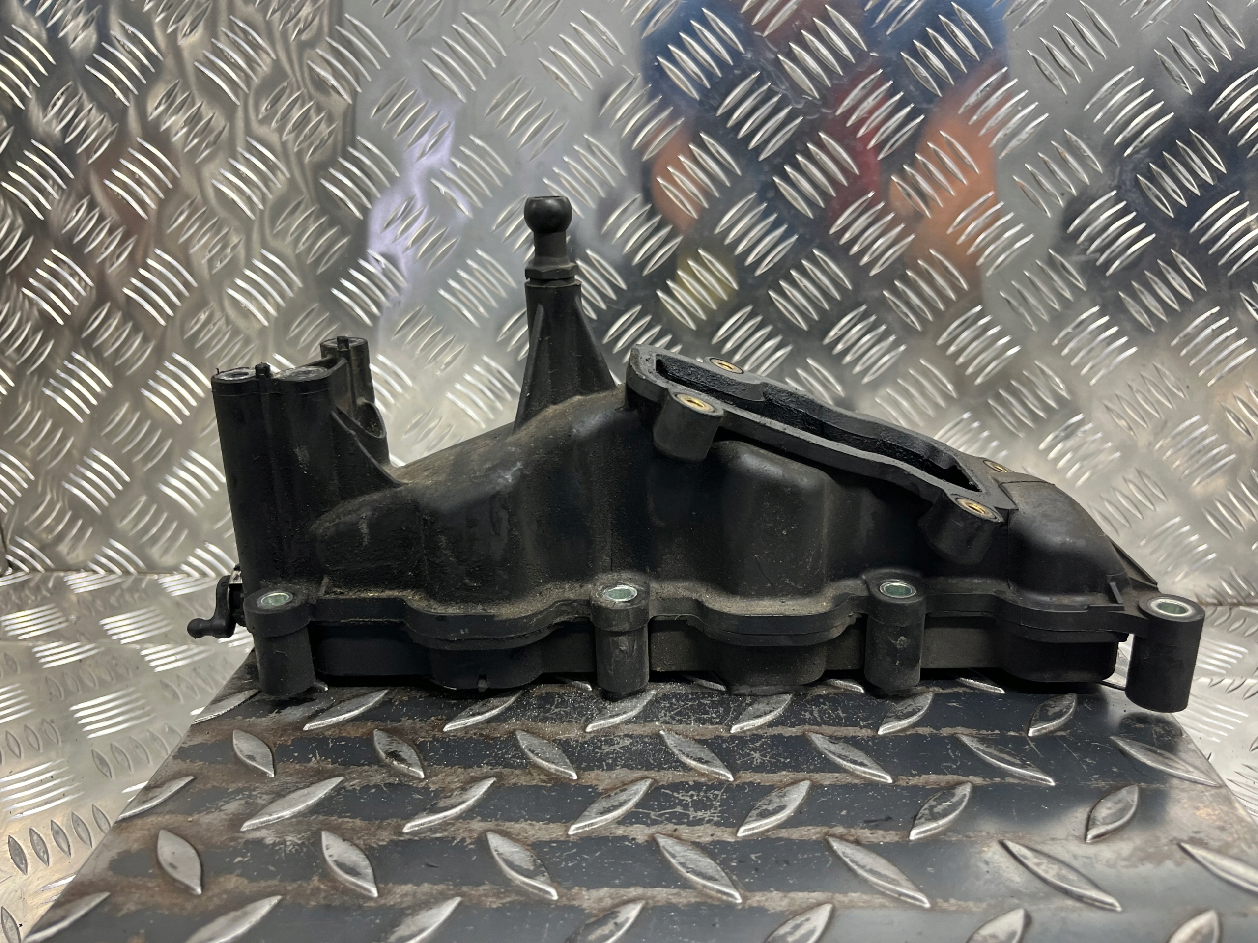 intake manifold AUDI A6-C6 1052569S04