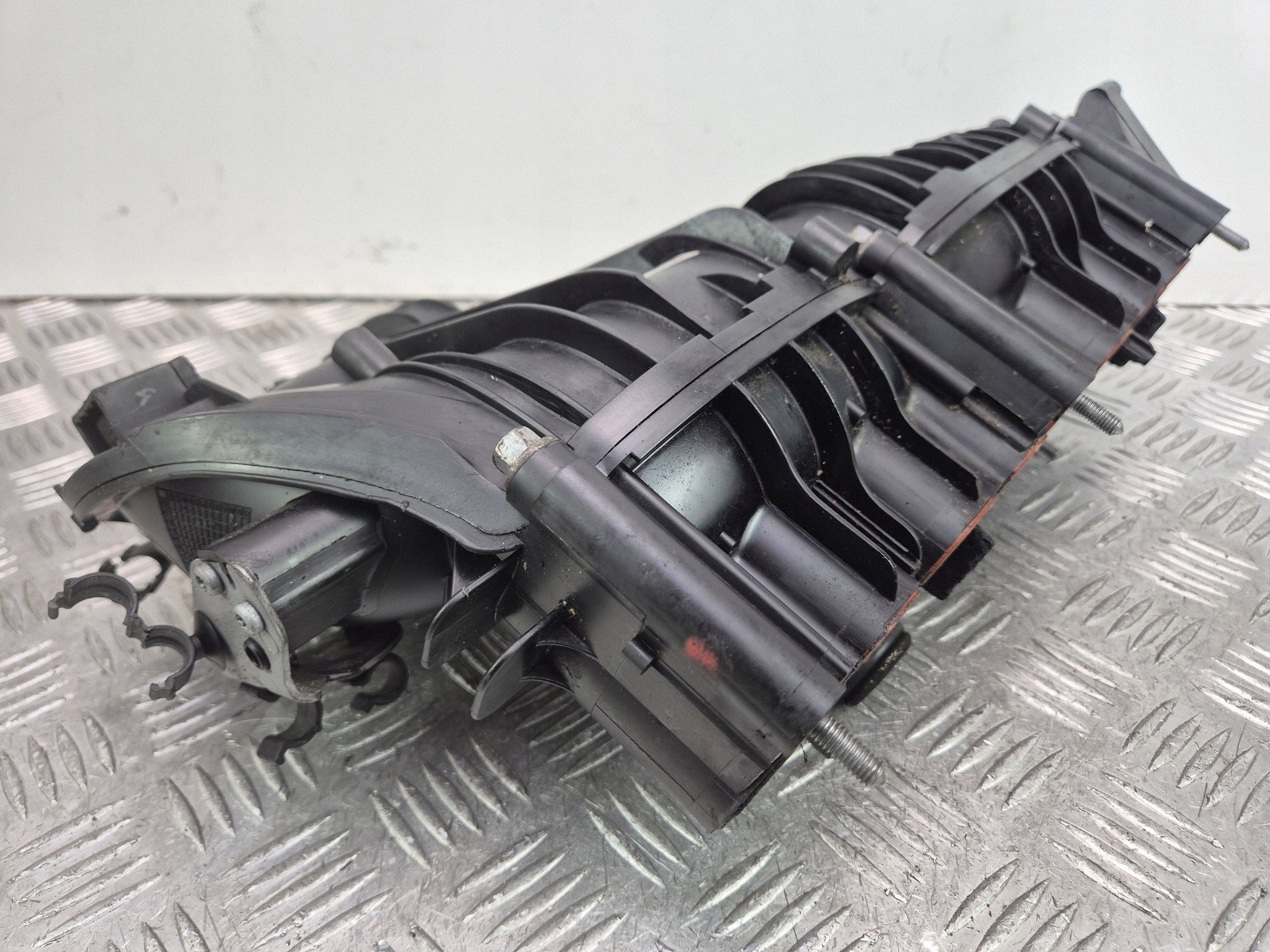 BMW X1 E84 18d intake manifold 7798885 N47D20A