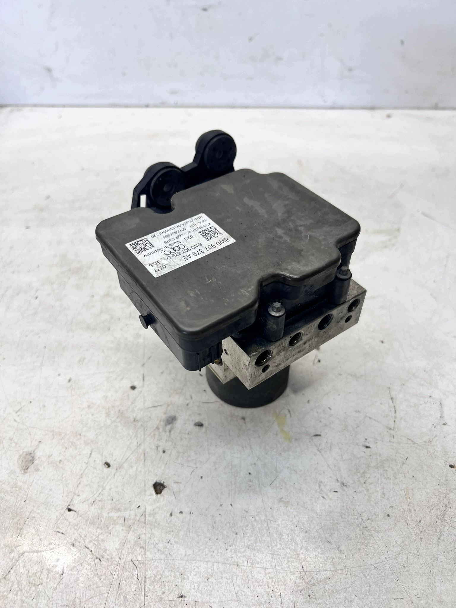 pump control unit ABS ESP AUDI A4 B9 A5 8W 8W0907379AE 8W0907379D