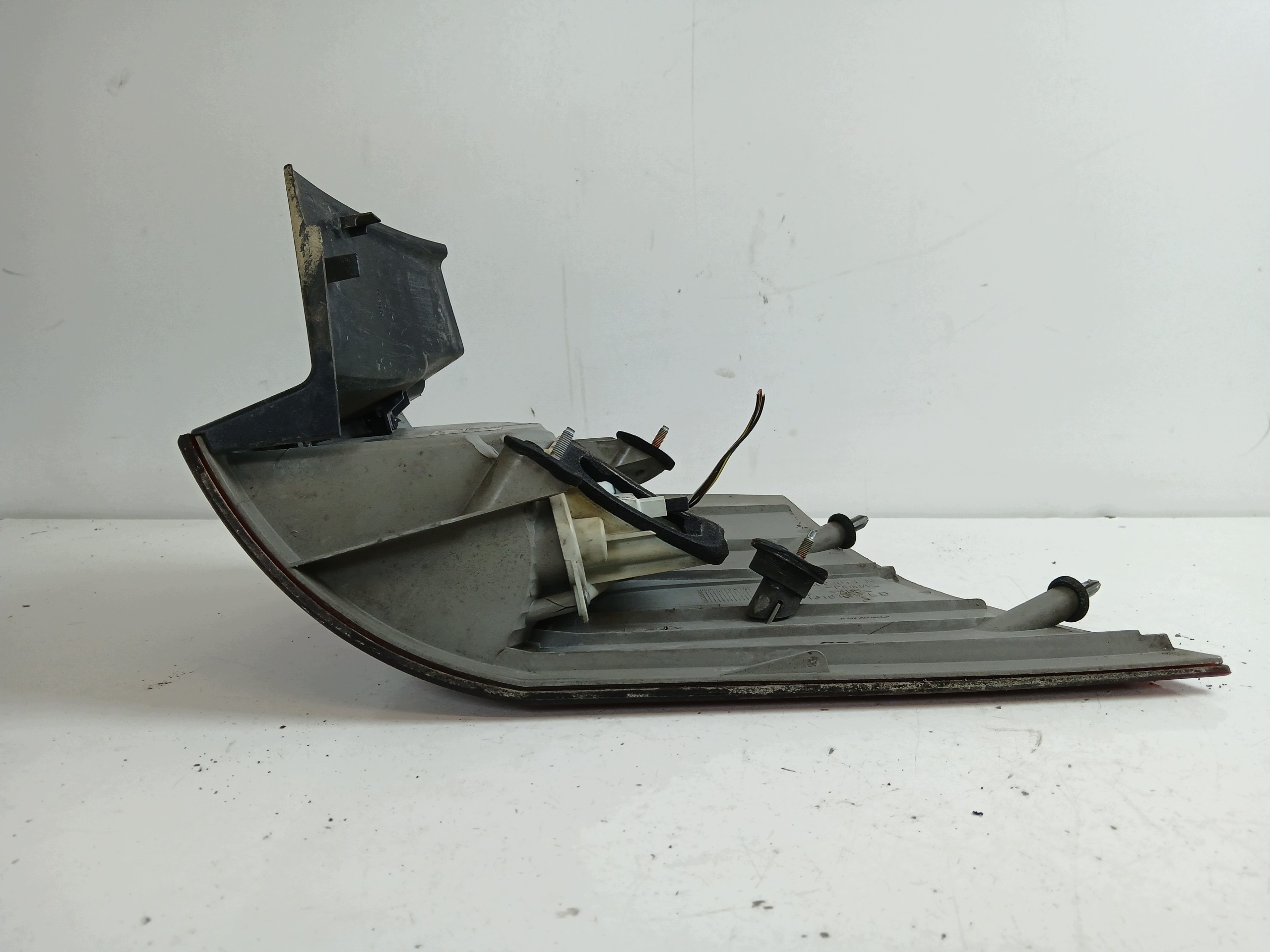 OPEL VECTRA C KOMBI light left rear part CIEMNA 13184022