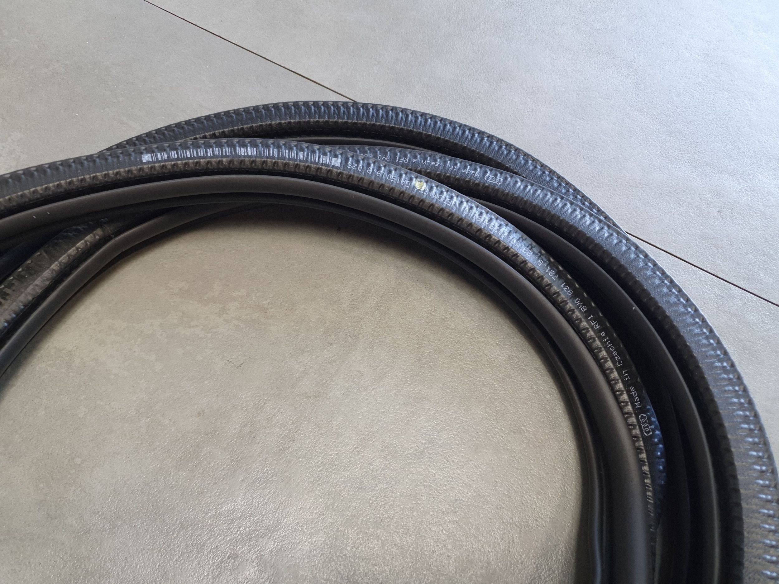 Audi A3 8Y gasket door przednich left front 8Y0831721B