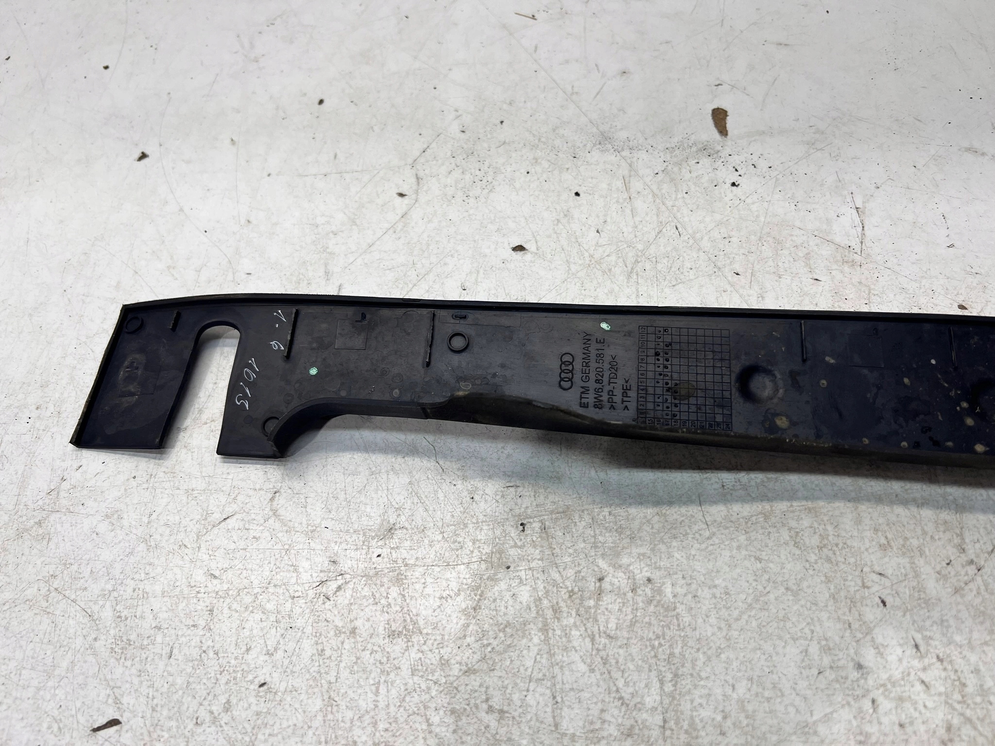 Copertura parafango sinistra AUDI A5 8W 8W6820581E