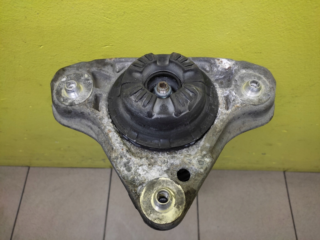 AUDI A4 B6 KOMBI 2.5 TDI McPherson right front