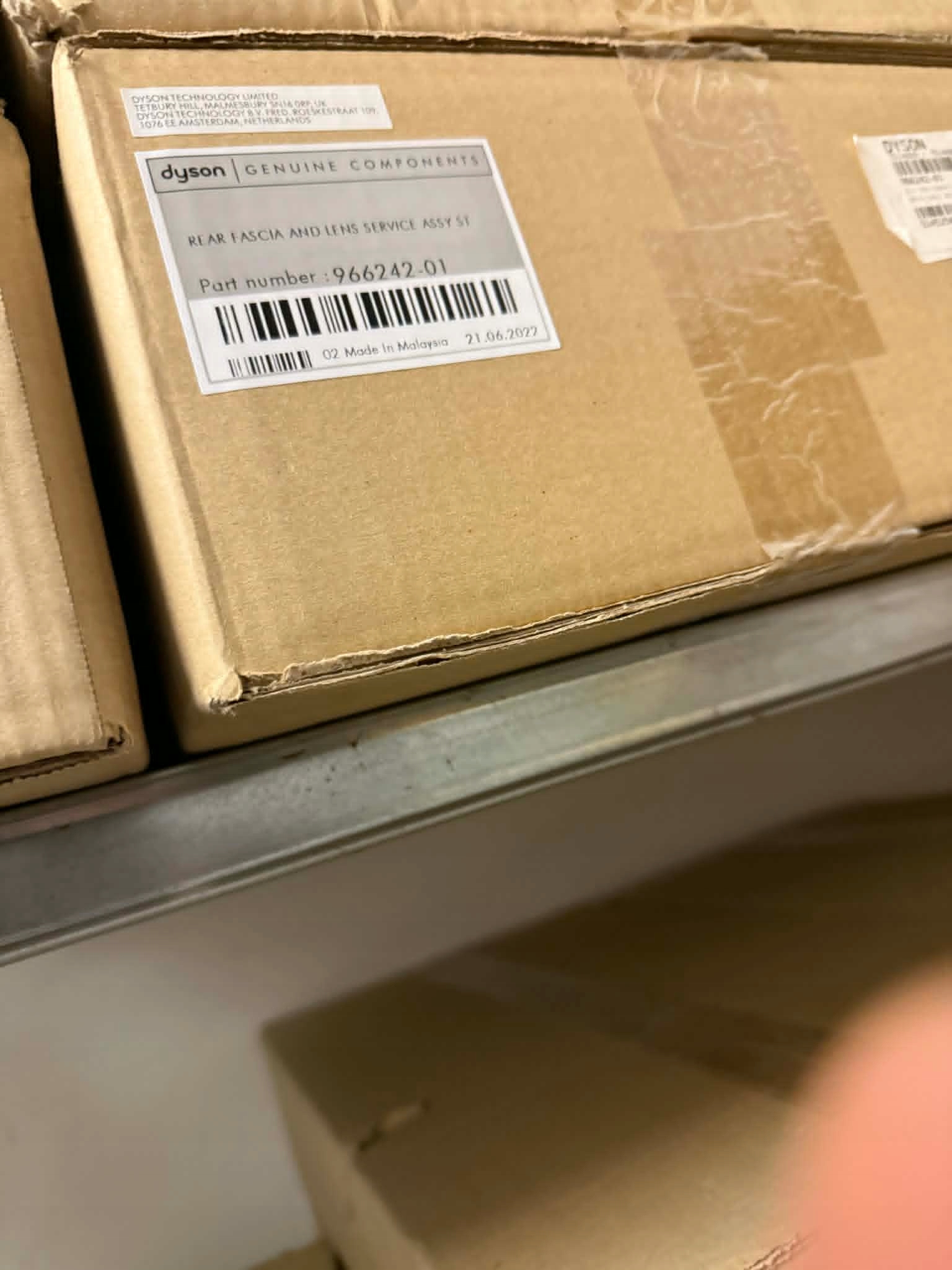 Zadní část palubní desky Dyson Airblade AB14 v šedé barvě