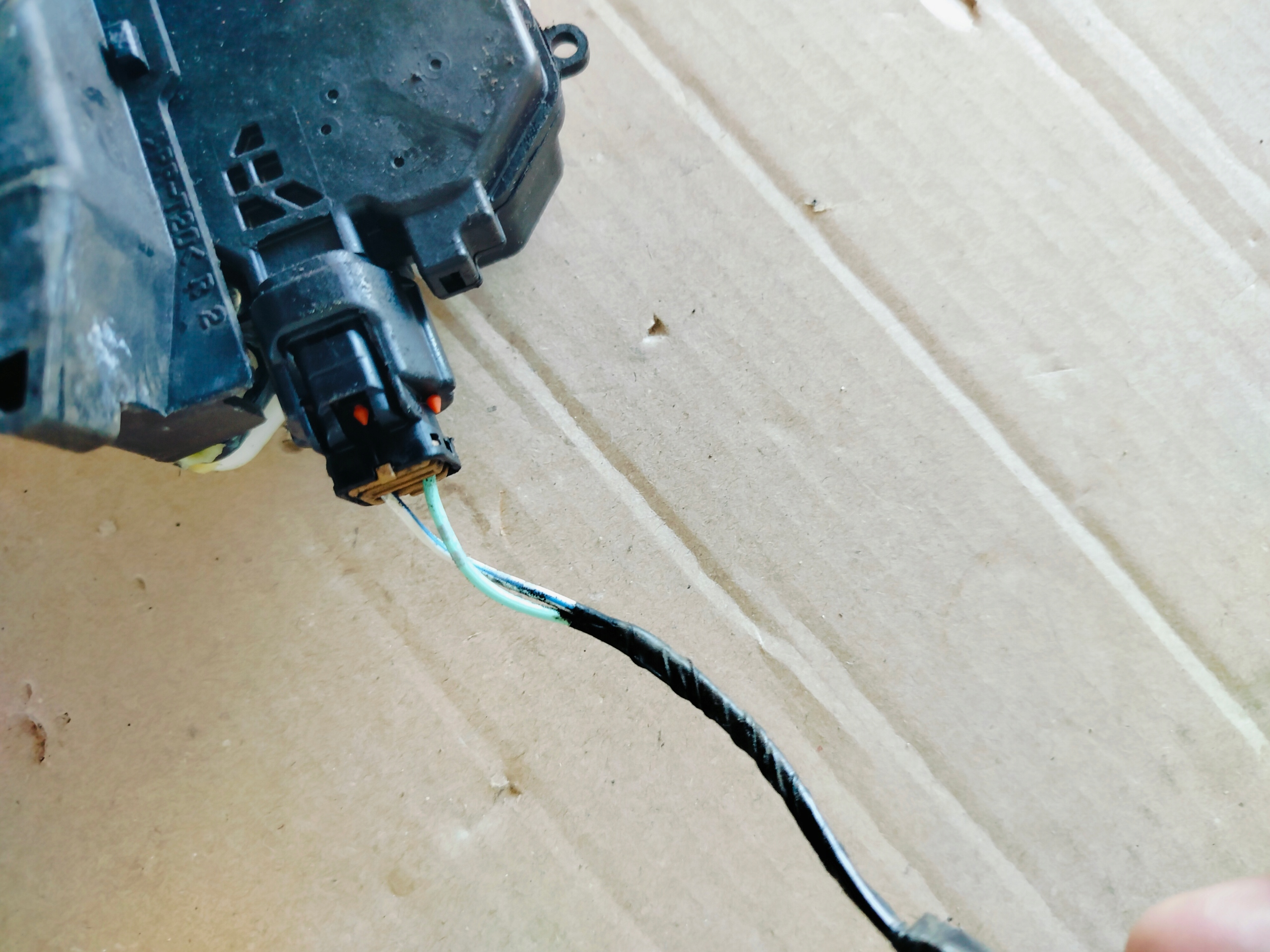 lock door rear part right Peugeot 4007 and (2007-2012)