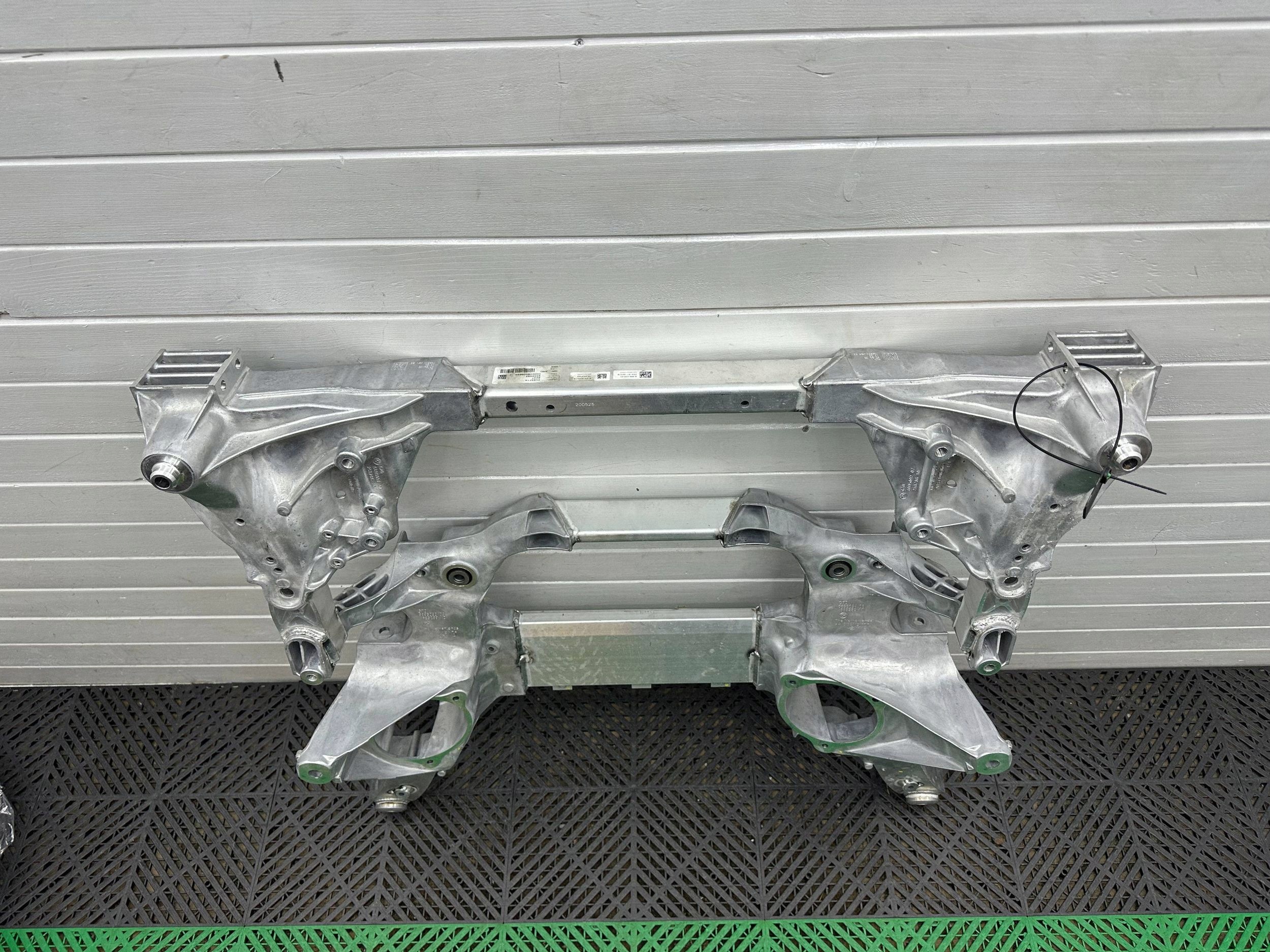 axle beam front BMW 7 G70 8869235