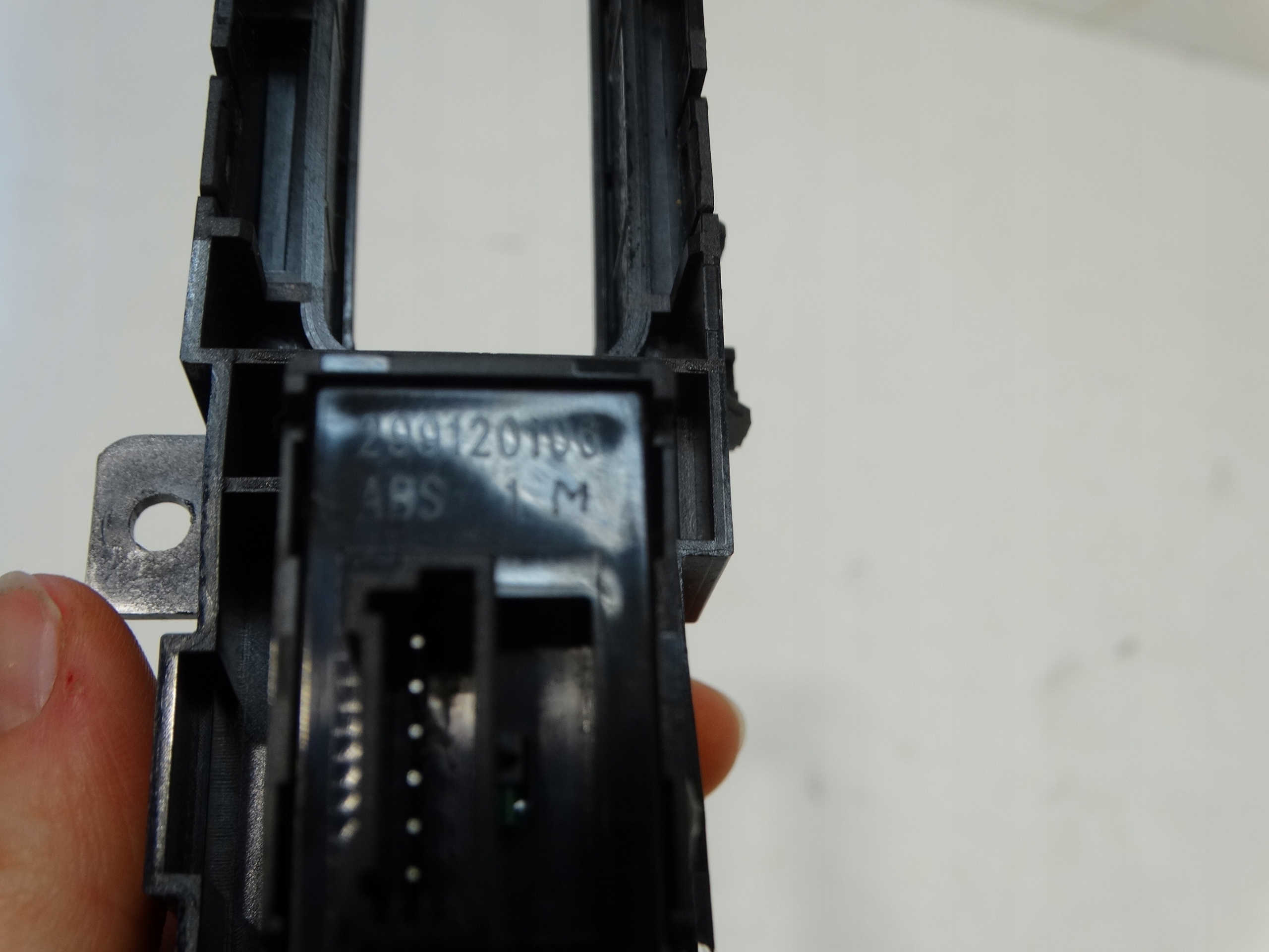 light switch of warning lights KIA CARENS IV