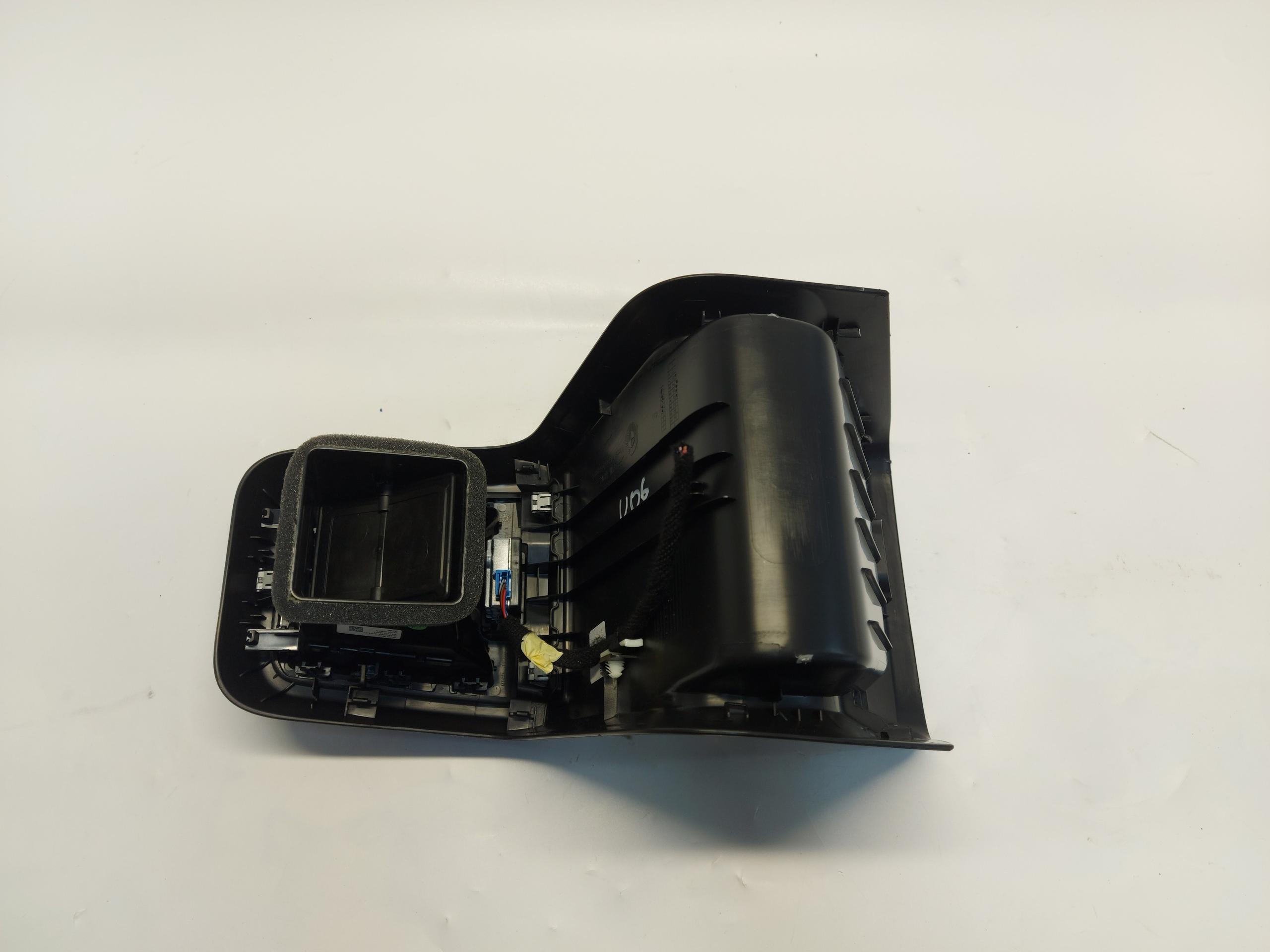 BMW U06 200i grid air conditioning devices adapter USB tunel central 9473179