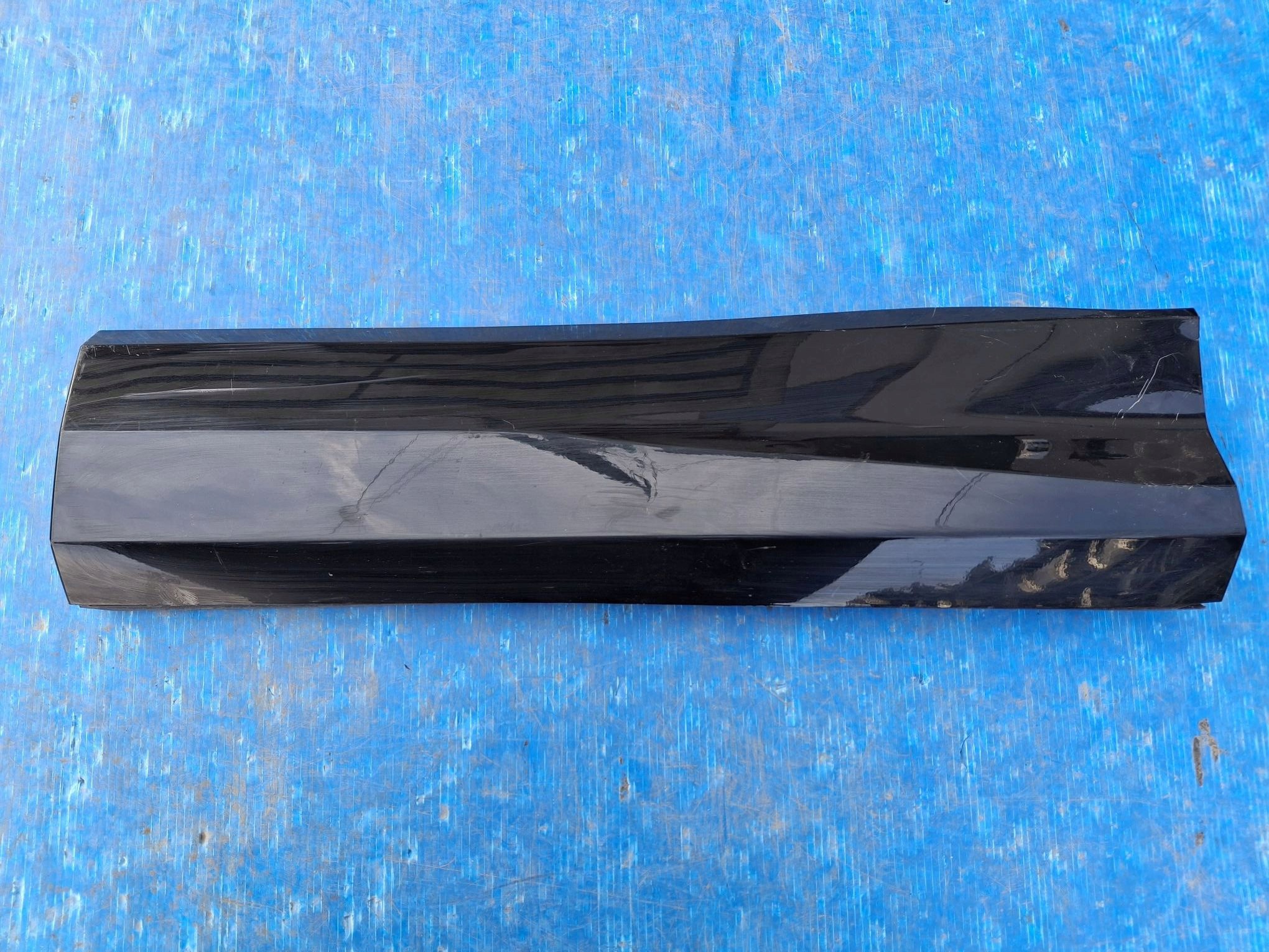 moulding for door left rear. AUDI Q3 II 2018R->