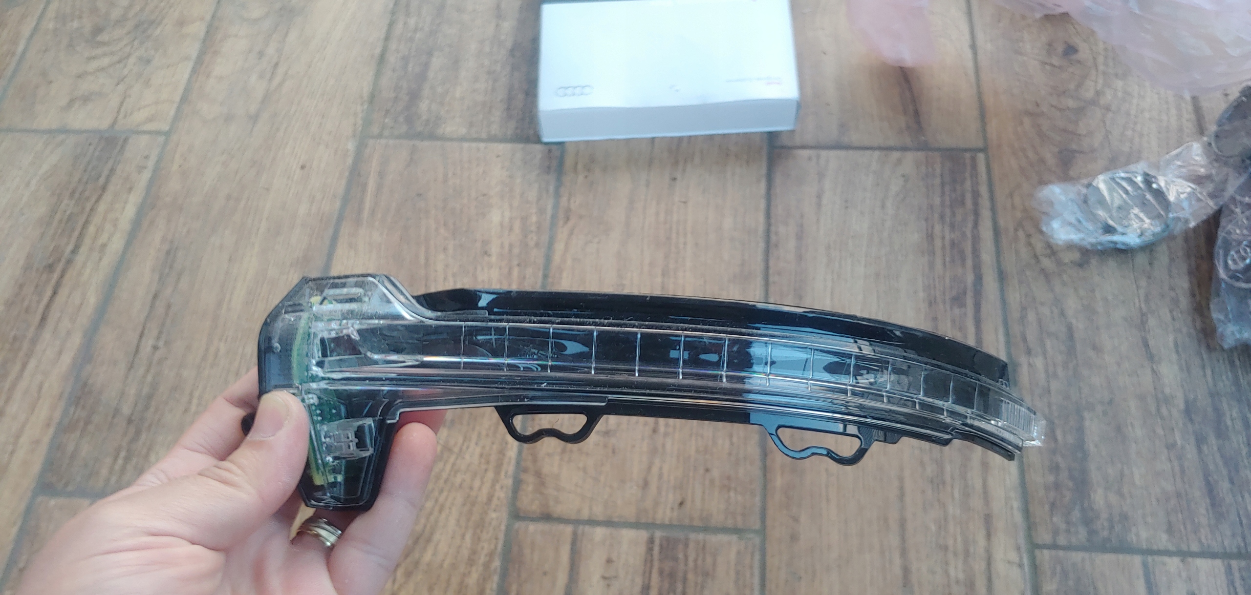 Hella поворотник зеркала Audi A4 B9 8W0949102