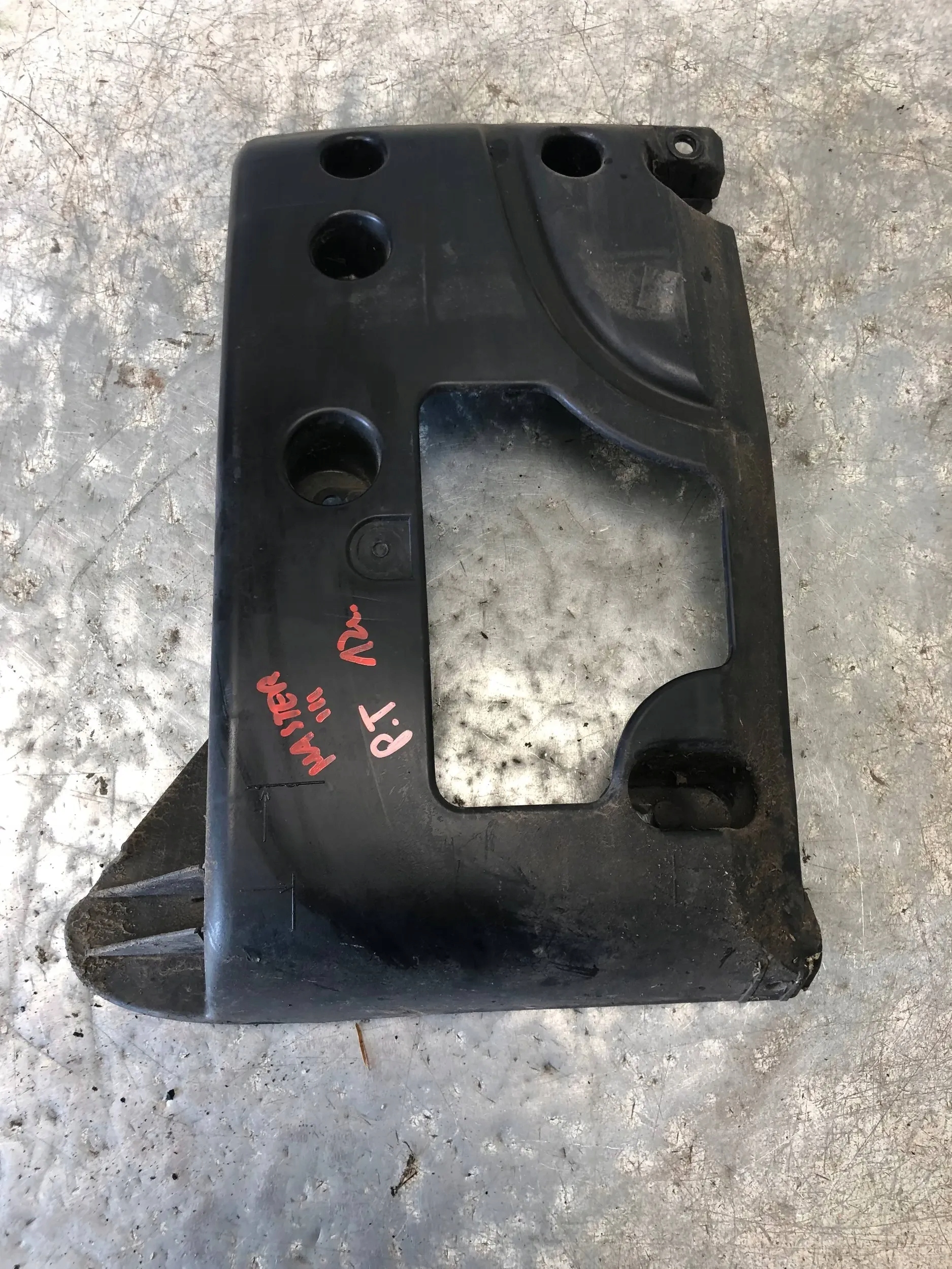 bumper bracket right rear part RENAULT MASTER III 852220001R