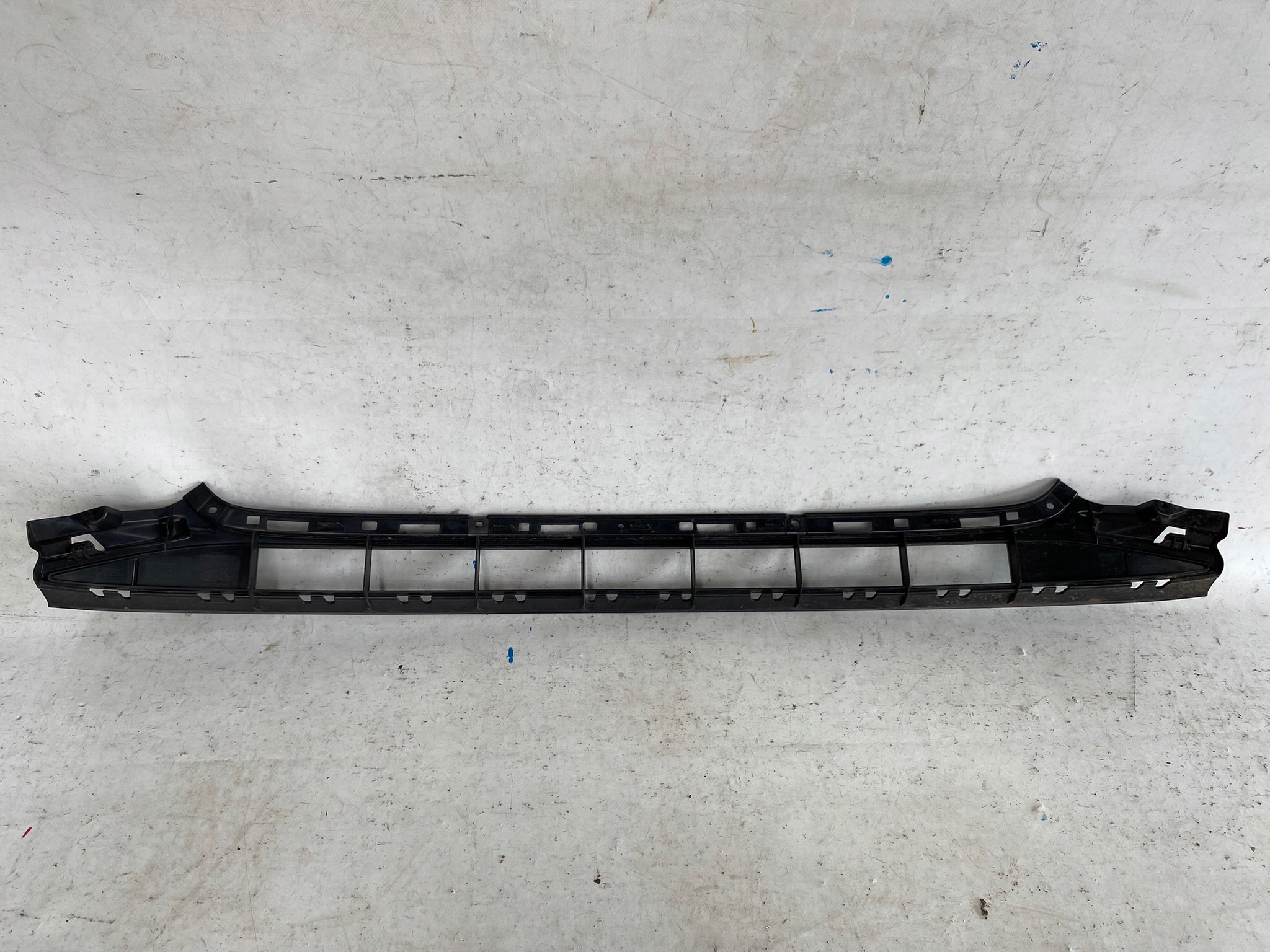 AUDI A7 C8 19-24 grid central of a bumper front 4K8807683