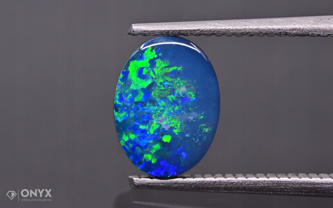 Opal Australská mělká konvexní dublet ovál 8x6 m