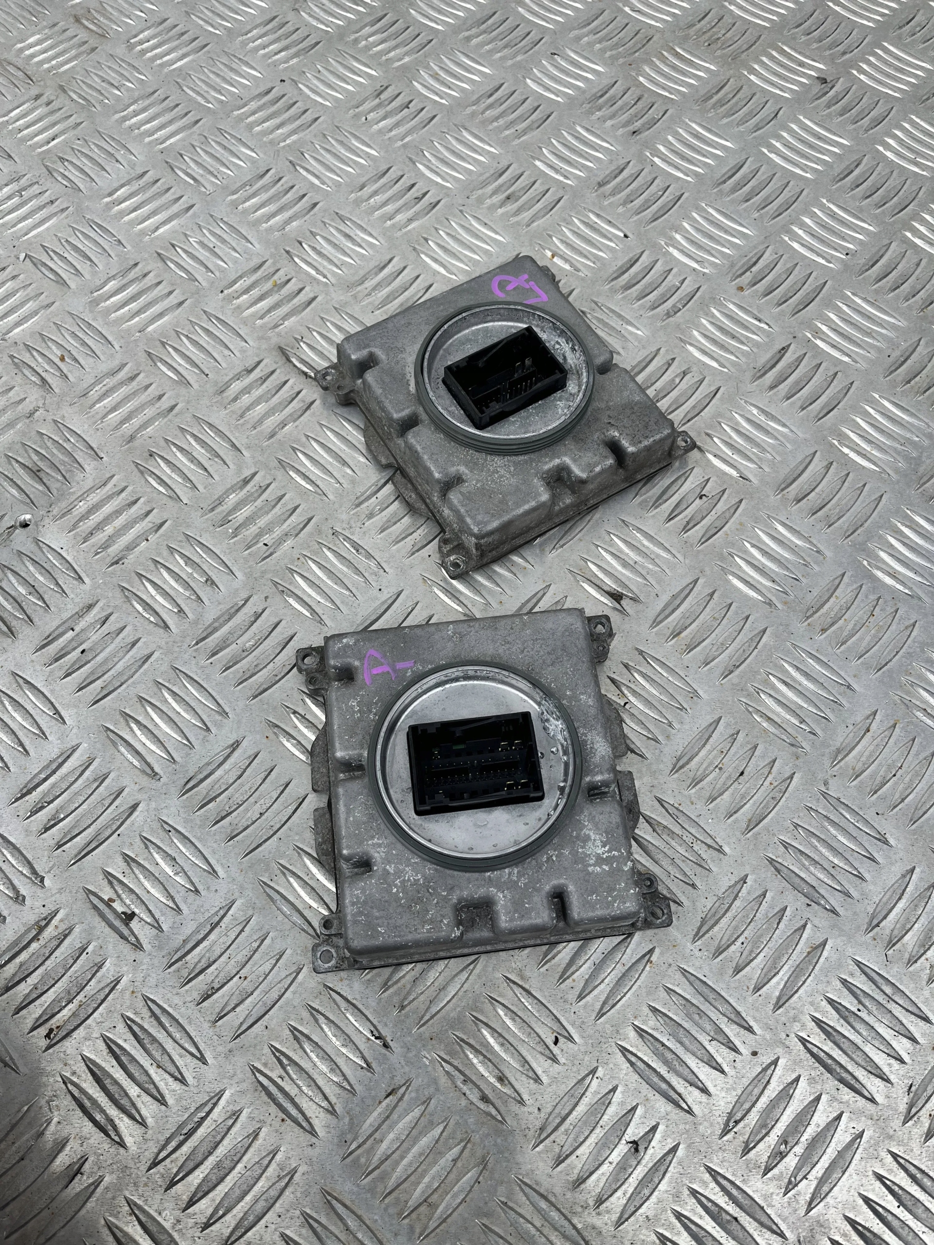 PRZETWORNICA LAMPY PRZÓD AUDI A4 B9 15- 7PP941572AB